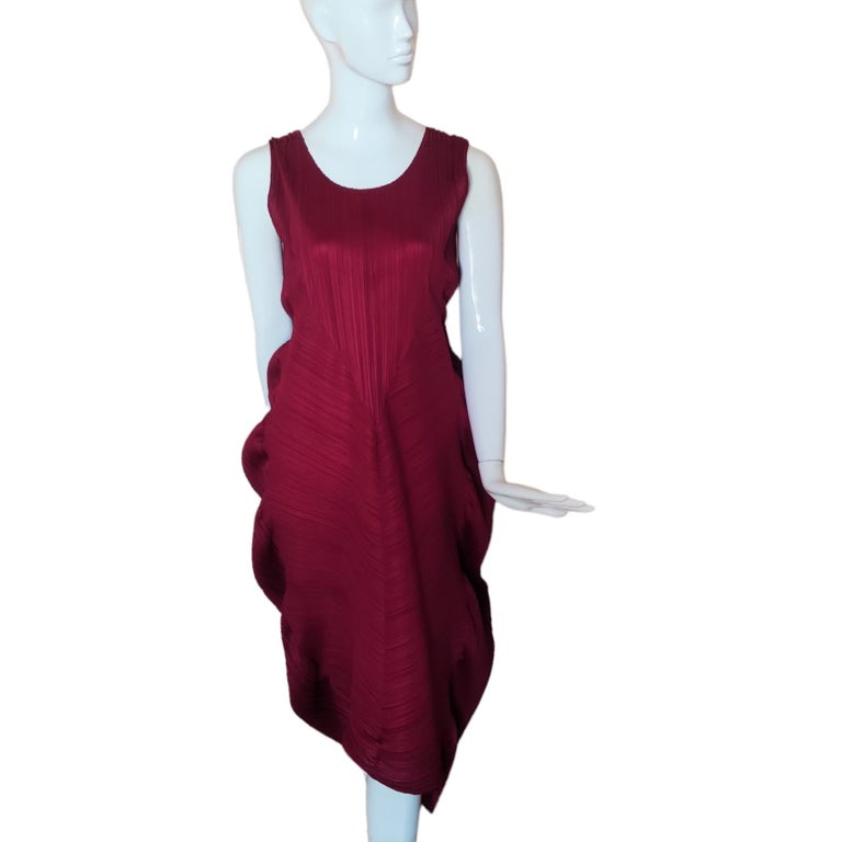 Issey Miyake Pleats Please Pleated Waving Evening Gown Guest Red Maxi Dress In Excellent Condition In PARIS, FR