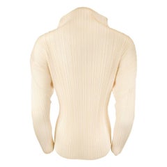 ISSEY MIYAKE Pleats Please Skulpturale cremefarbene Bluse mit übertriebener Silhouette