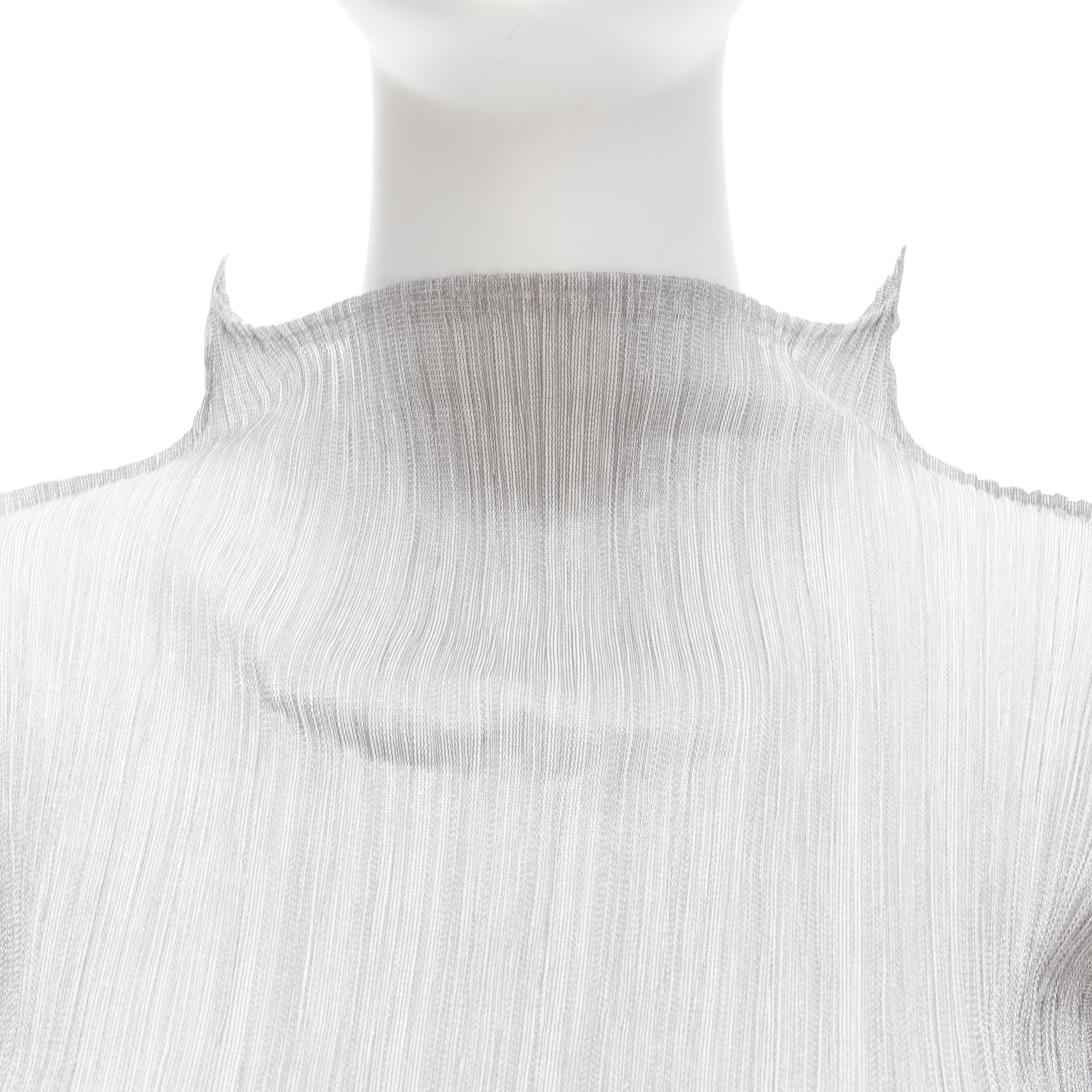 ISSEY MIYAKE PLEATS PLEASE silver spike collar angular cut pleats top JP3 L
Reference: TGAS/D00302
Brand: Issey Miyake
Collection: Pleats Please
Material: Polyester
Color: Silver
Pattern: Solid
Closure: Pullover
Made in: Japan

CONDITION:
Condition:
