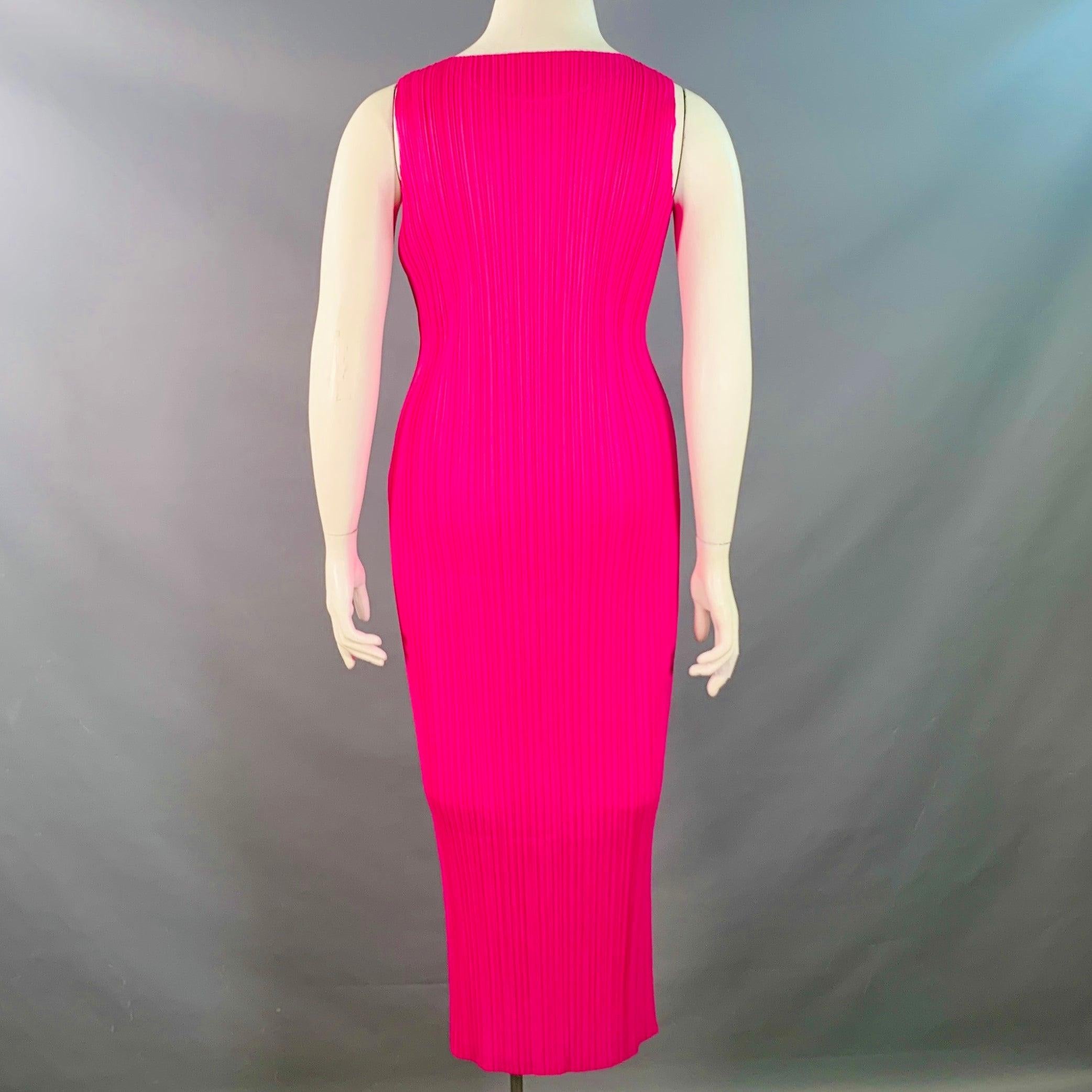 ISSEY MIYAKE PLEATS PLEASE Größe L Fuchsia Pink Polyester Plissiertes Etuikleid Damen im Angebot