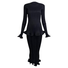 Issey Miyake Pleats Please Frühjahr 1997 Schwarzes Trompetensaum-Ensemble