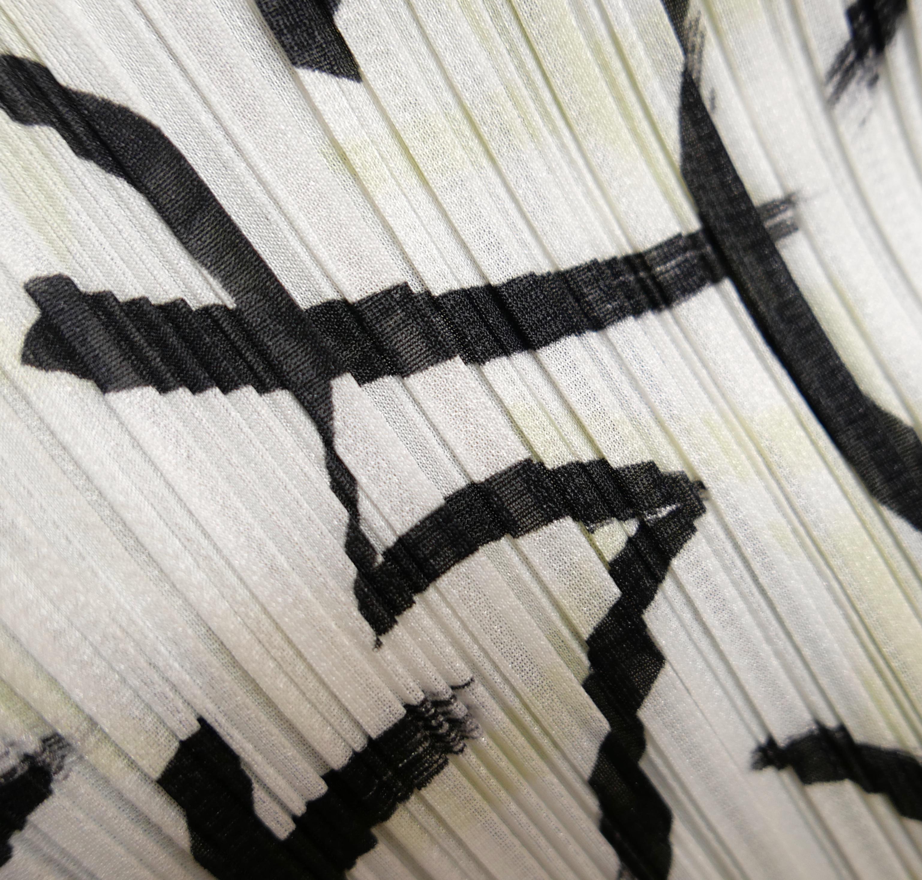 Issey Miyake Tuta con stampa Pleats Please Squiggle in vendita 1