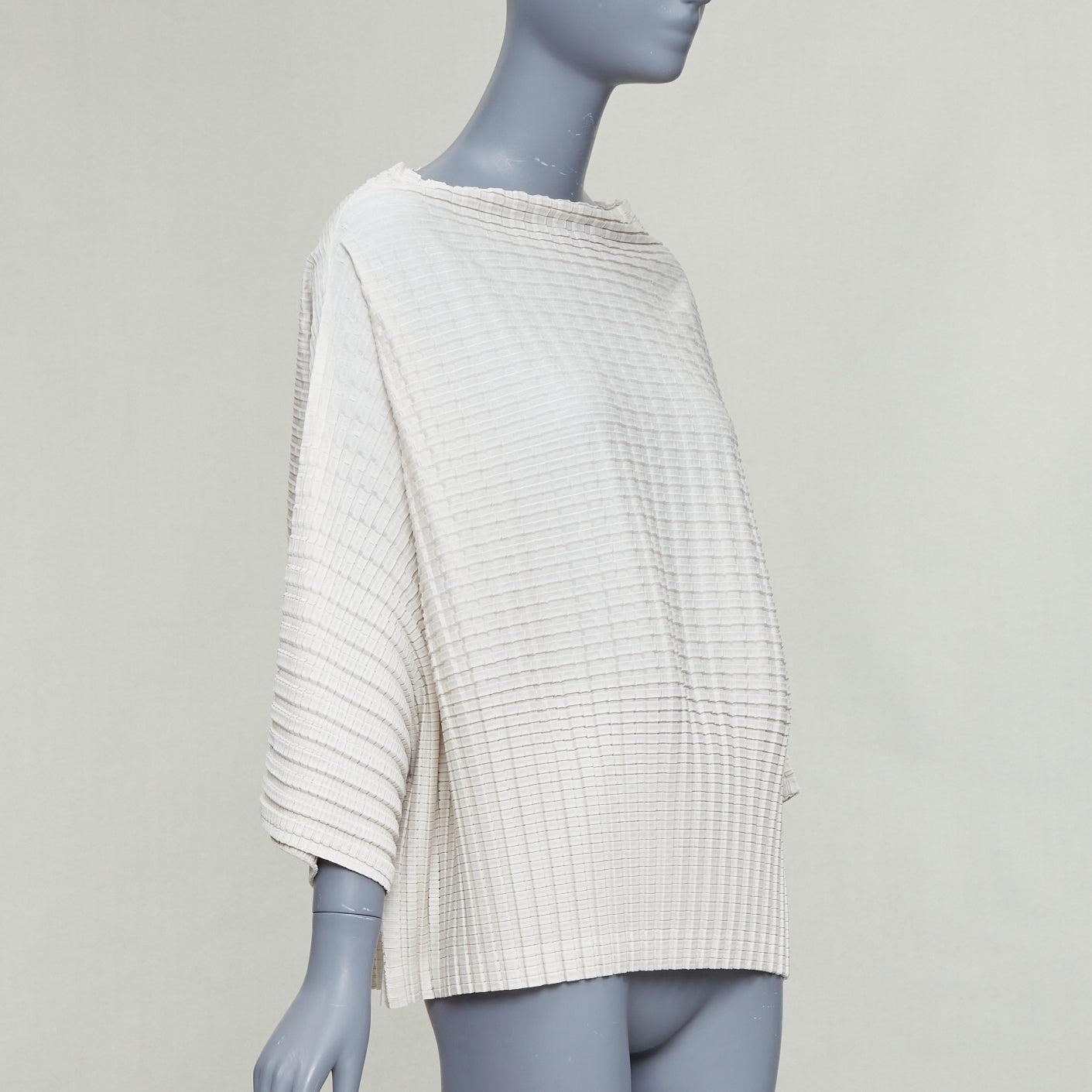 ISSEY MIYAKE Pleats Please steel grey crinkled batwing bateau  top JP3 L Gris en venta