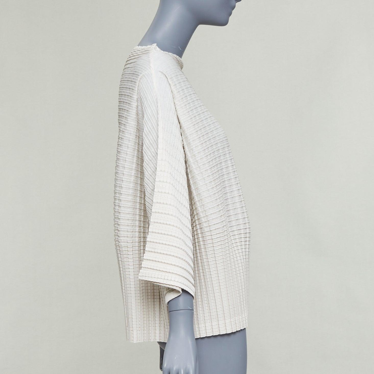 ISSEY MIYAKE Pleats Please steel grey crinkled batwing bateau  top JP3 L en Excelente estado para la venta en Hong Kong, NT