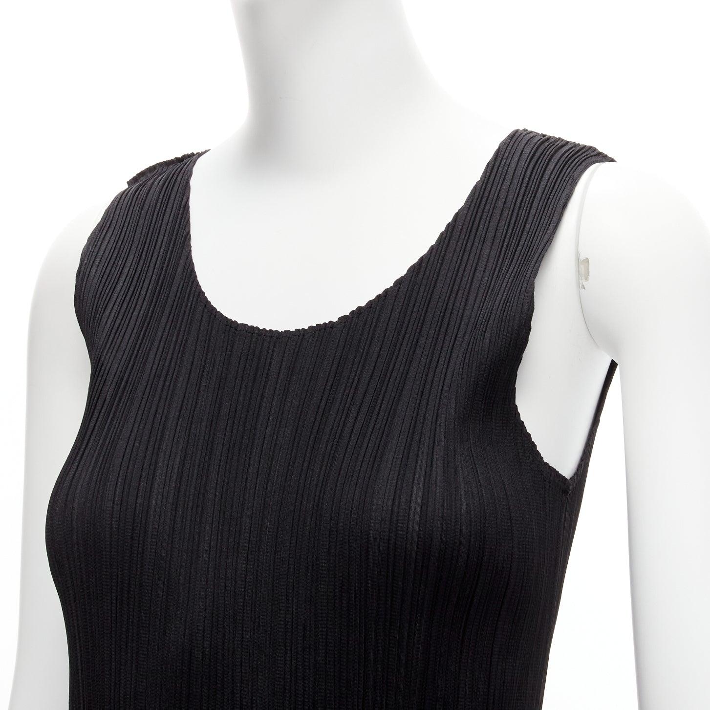 ISSEY MIYAKE Pleats Please Vintage black plisse round neck tank top JP3 L
Reference: PYCN/A00088
Brand: Issey Miyake
Collection: Pleats Please
Material: Polyester
Color: Black
Pattern: Solid
Closure: Pullover
Made in: Japan

CONDITION:
Condition: