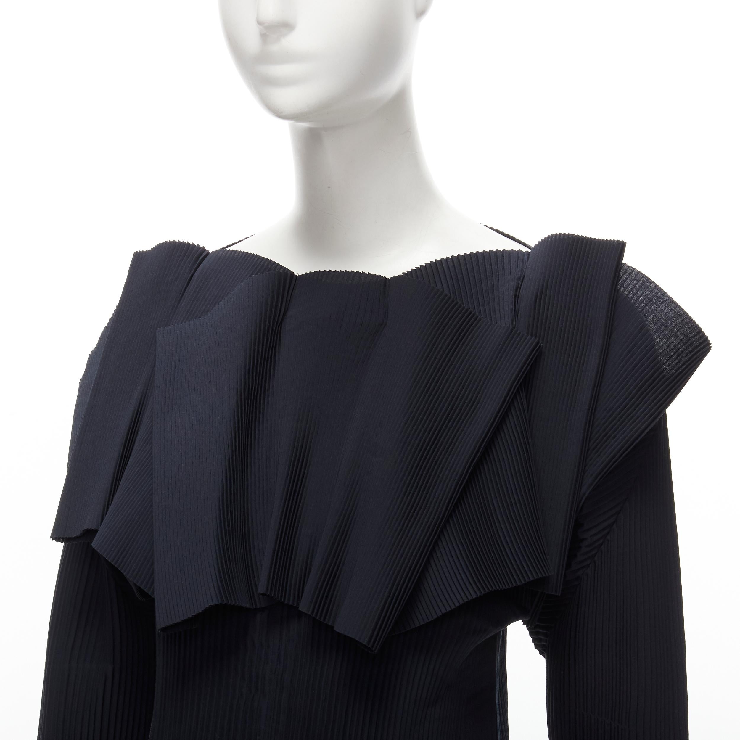 ISSEY MIYAKE plisse pleated black ruffle collar dolman sleeve long sleeve top M
Reference: TGAS/C01707
Brand: Issey Miyake
Material: Polyester
Color: Black
Pattern: Solid
Closure: Elasticated
Made in: Japan

CONDITION:
Condition: Excellent, this