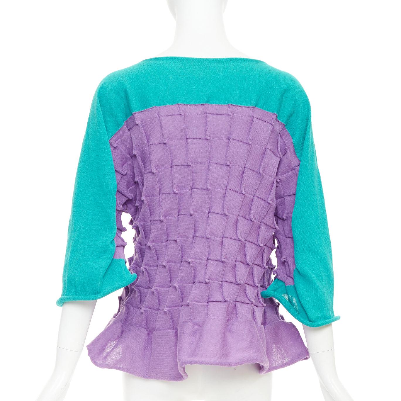 De las mujeres ISSEY MIYAKE jersey plisado en tejido bateau de algodón verde púrpura JP2 M en venta