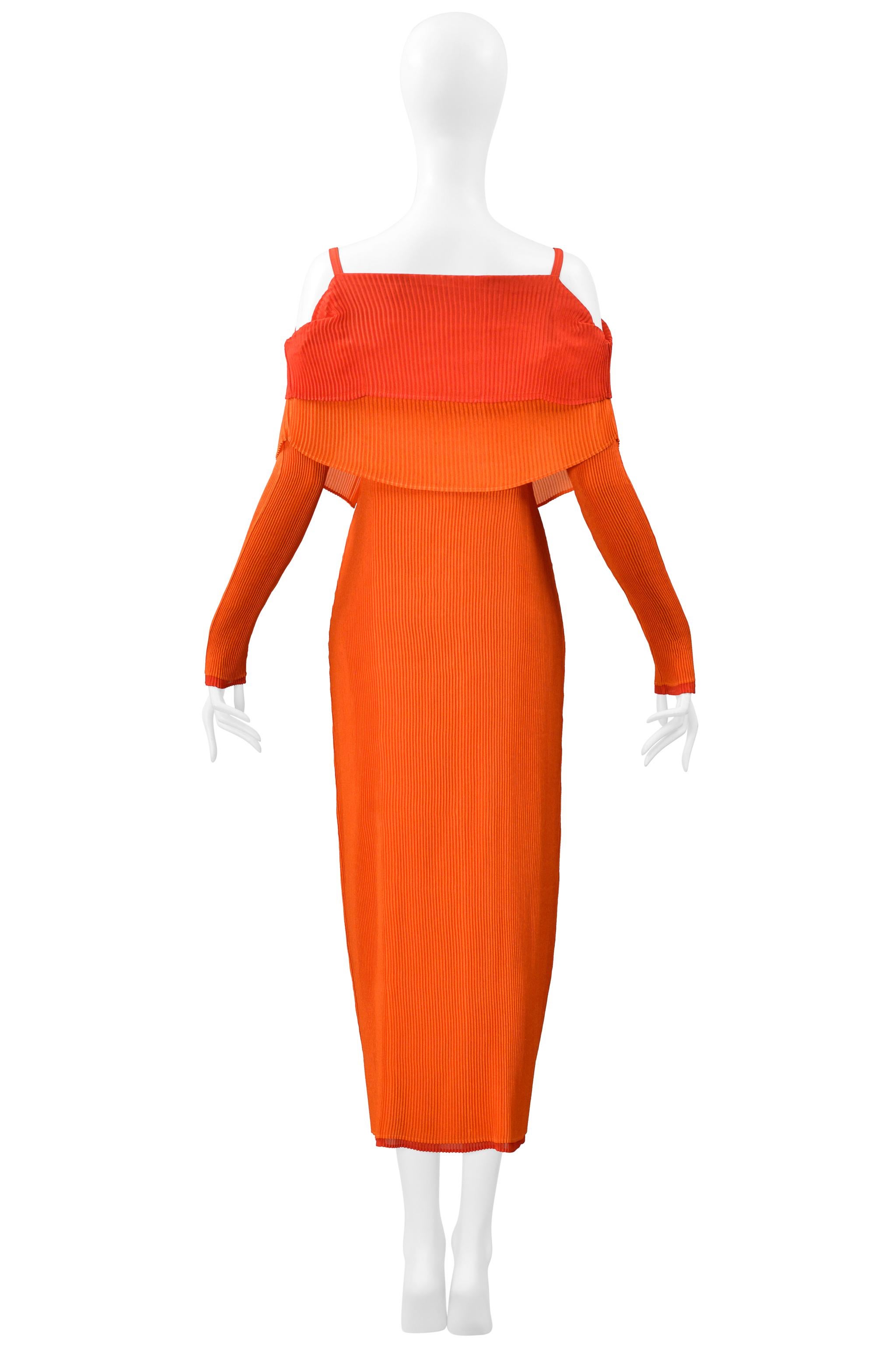Issey Miyake  Robe plissée à double épaisseur rouge et orange Fw 2000-2001 Excellent état - En vente à Los Angeles, CA