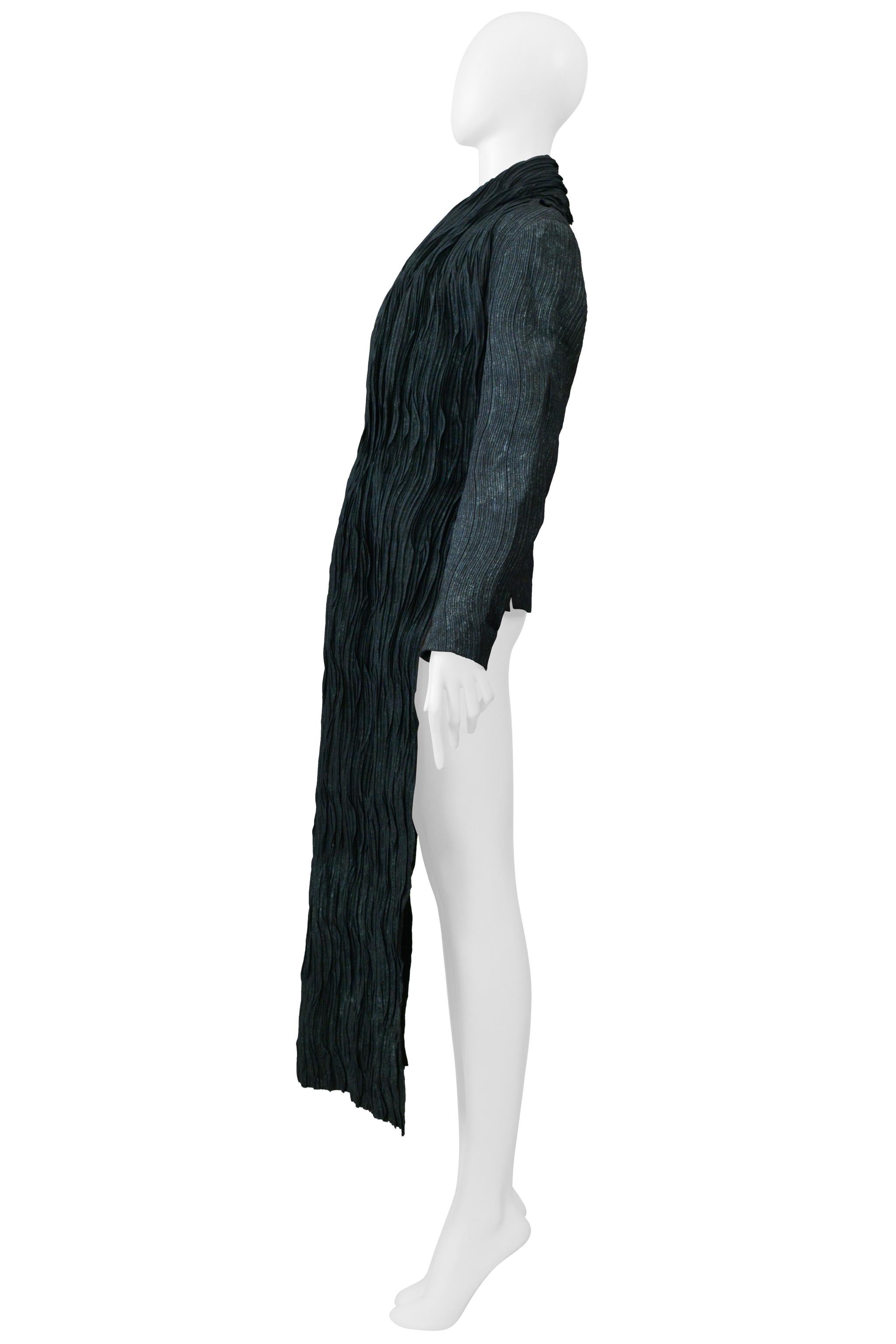 Nero Issey Miyake - Giacca plissettata verde serpente con cerniere laterali e parte anteriore lunga 2002-03 in vendita
