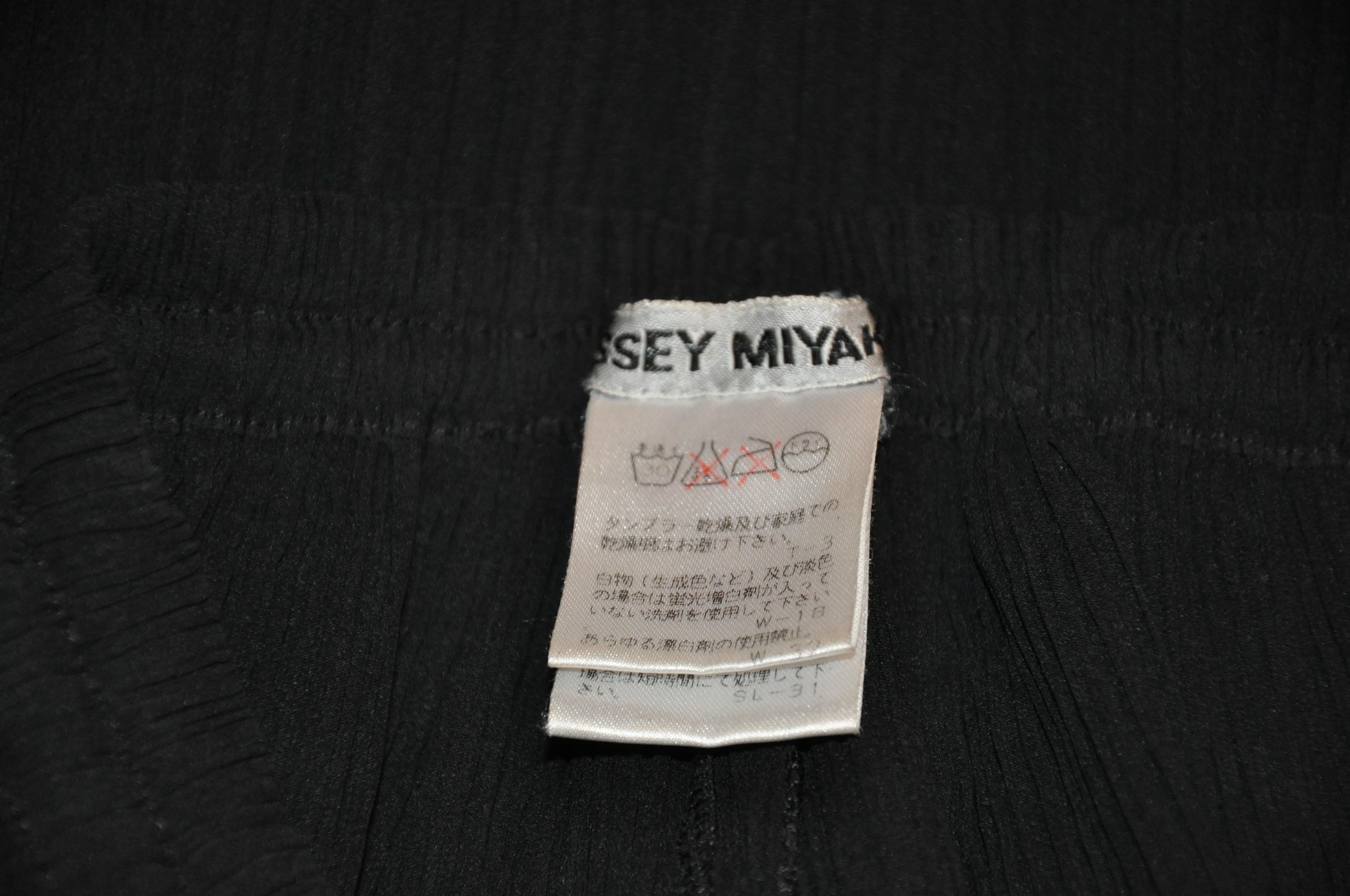 Issey Miyake Signature Jet-Black Elastic-Waist Wide-Leg Trousers For Sale 10