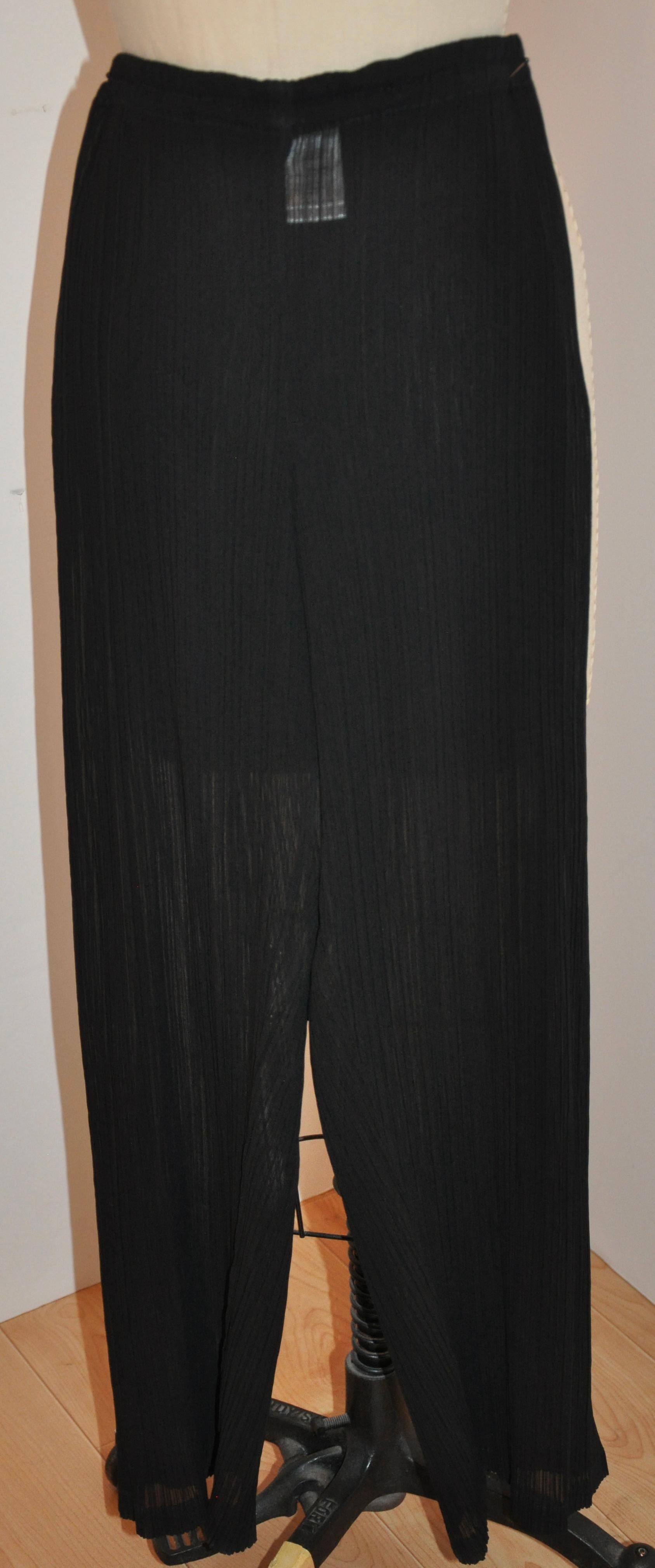 Nero Issey Miyake Signature Jet-Black - Pantaloni a gamba larga con vita elastica in vendita