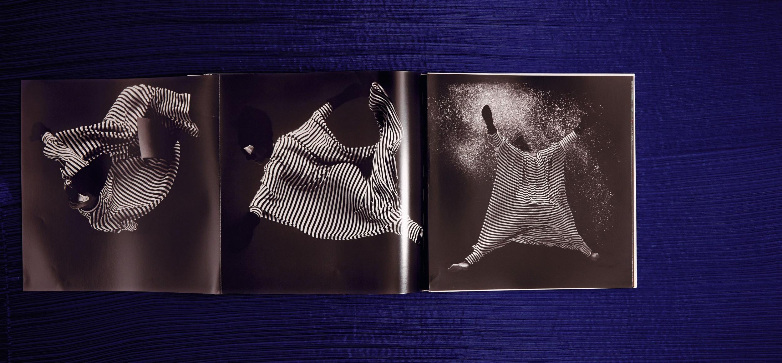 Issey Miyake. Signed Limited Edition book in Issey Miyake Bag For Sale 8