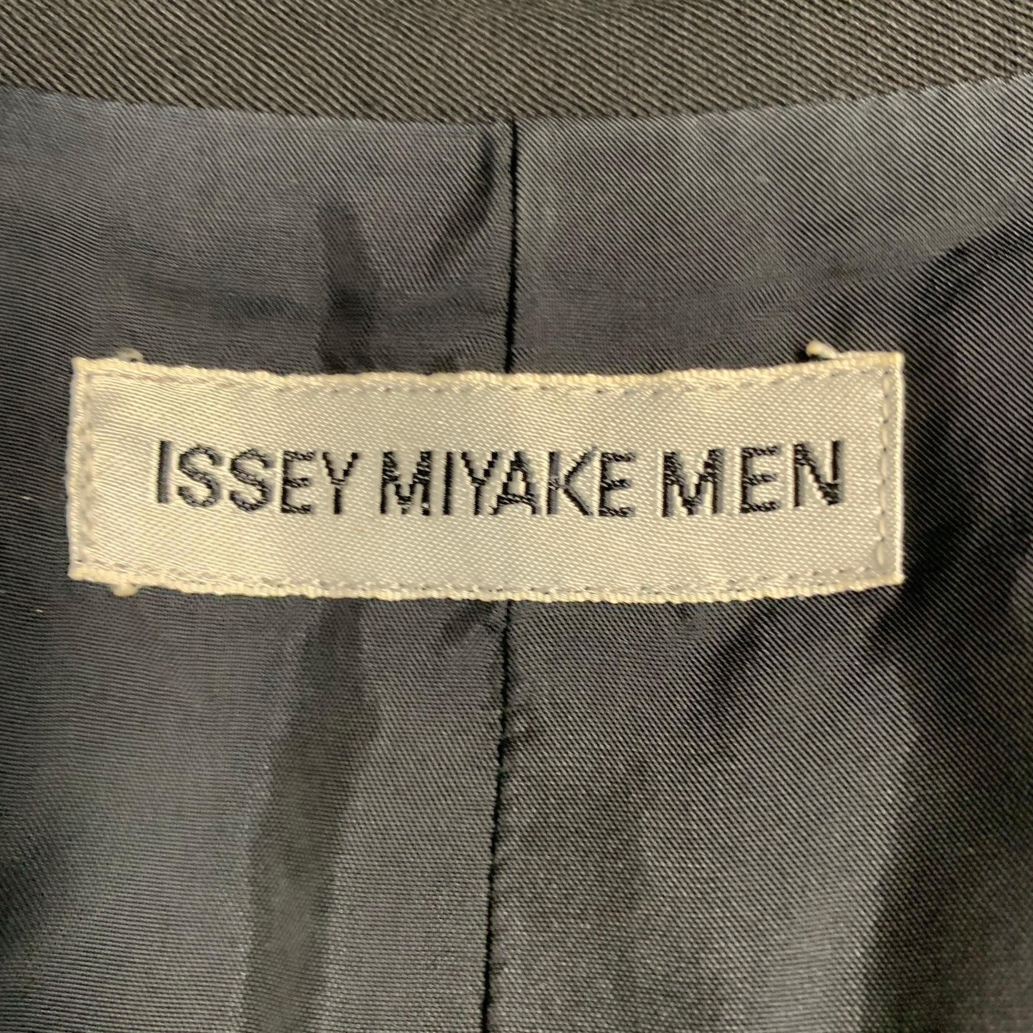 Gilet à col Nehru en laine noire Issey Miyake Taille 40 Excellent état - En vente à San Francisco, CA