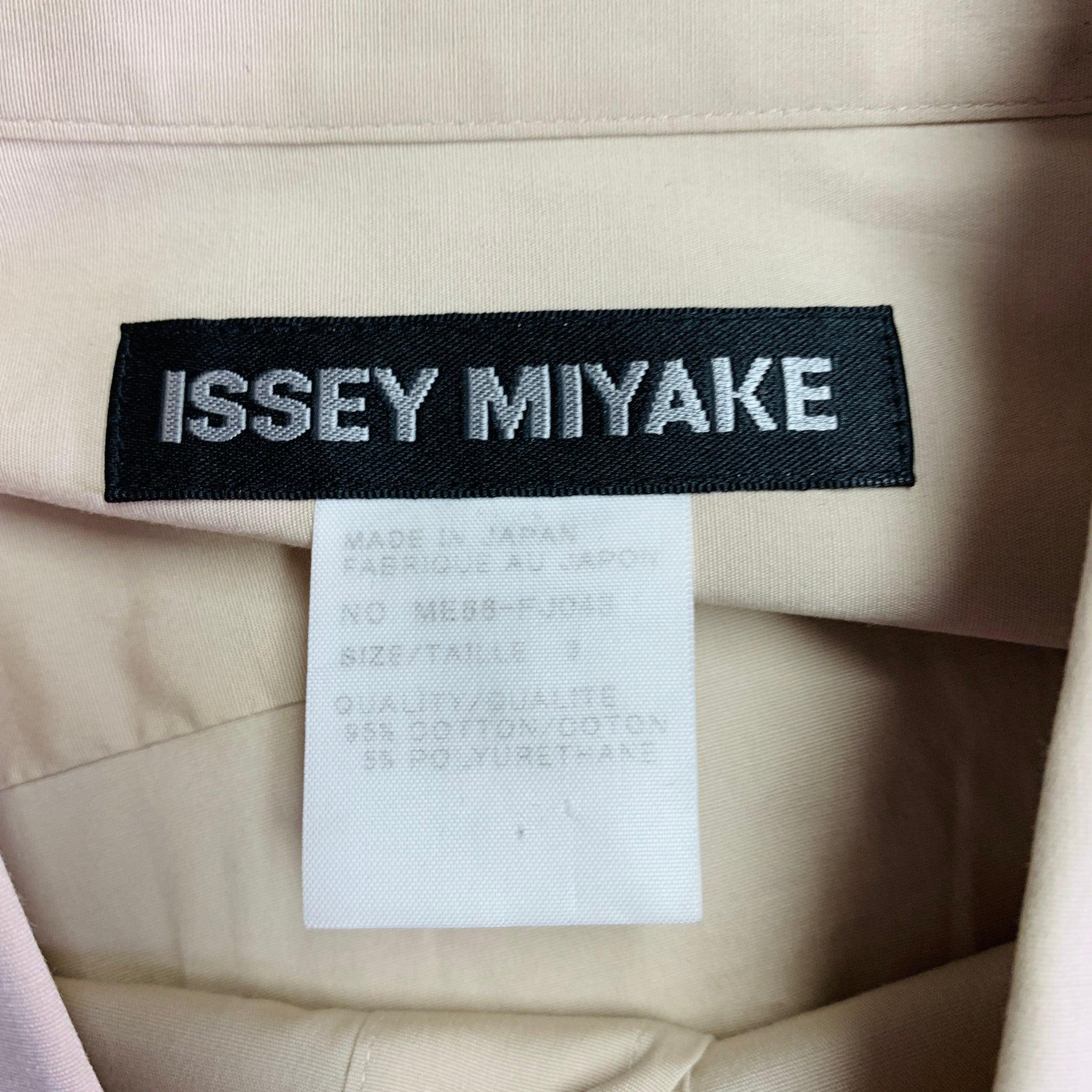 Issey Miyake Taille L Chemise à manches longues en coton beige à une poche Excellent état - En vente à San Francisco, CA