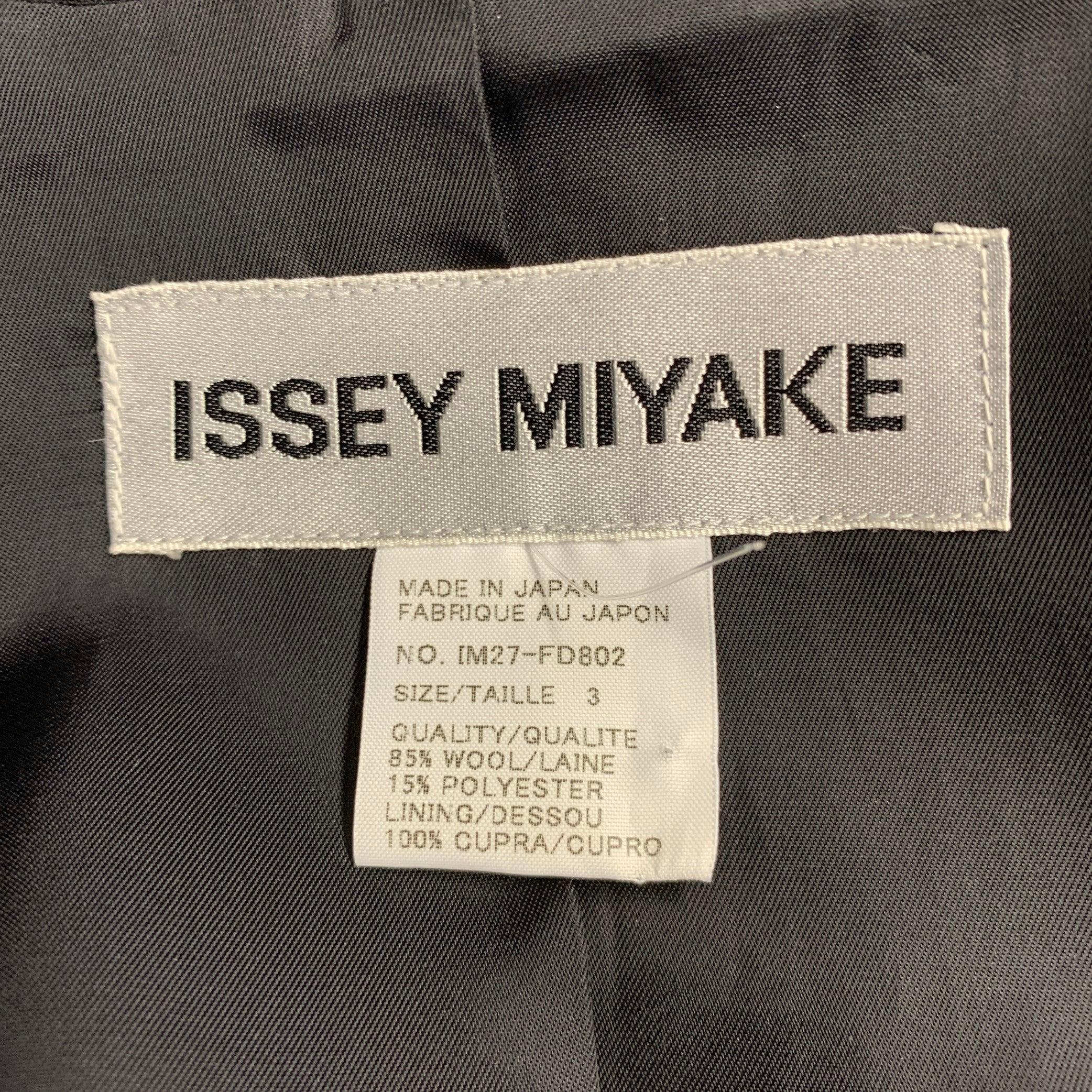 ISSEY MIYAKE Size L Black White Wool Blend Pleated Blazer For Sale 1