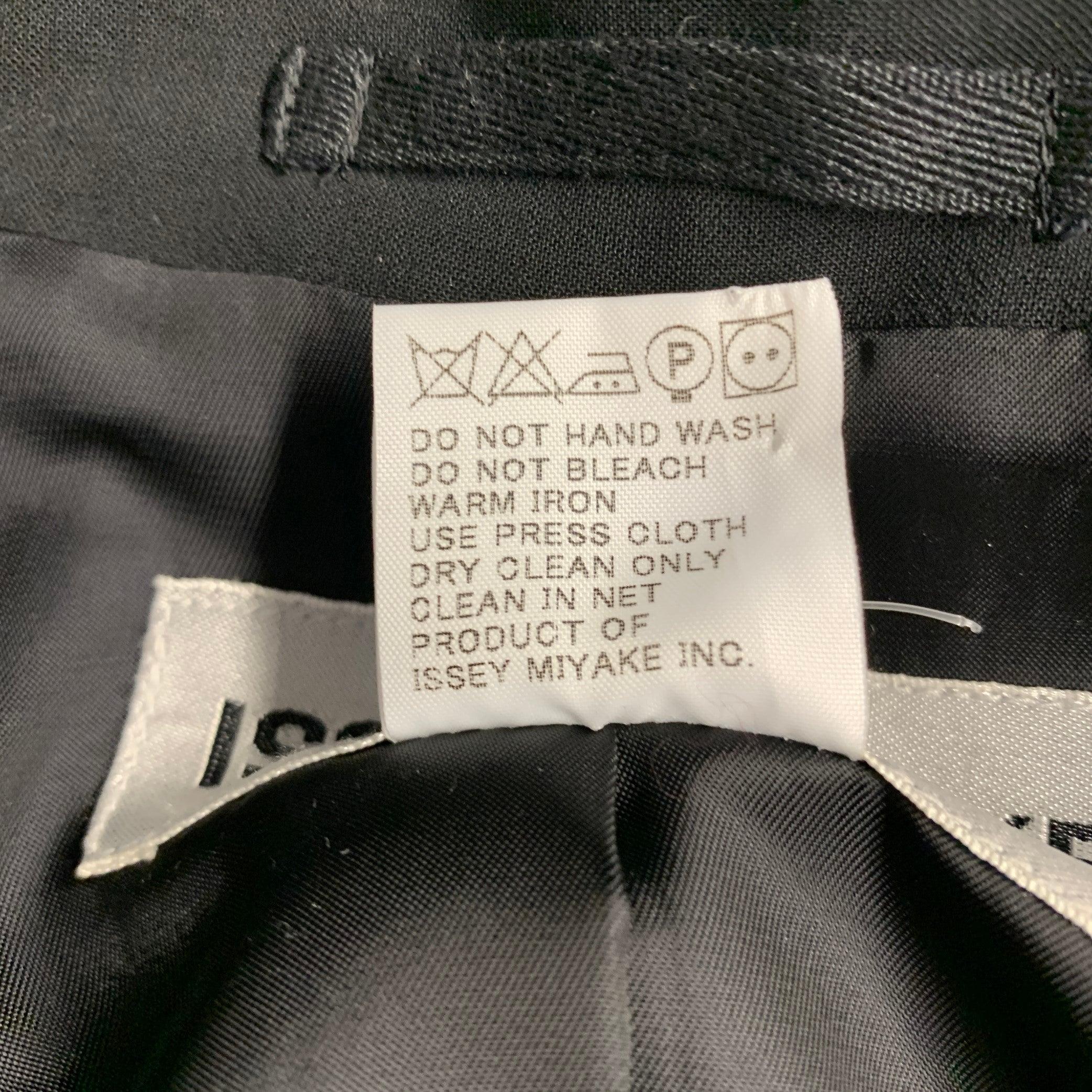 ISSEY MIYAKE Size L Black White Wool Blend Pleated Blazer For Sale 2