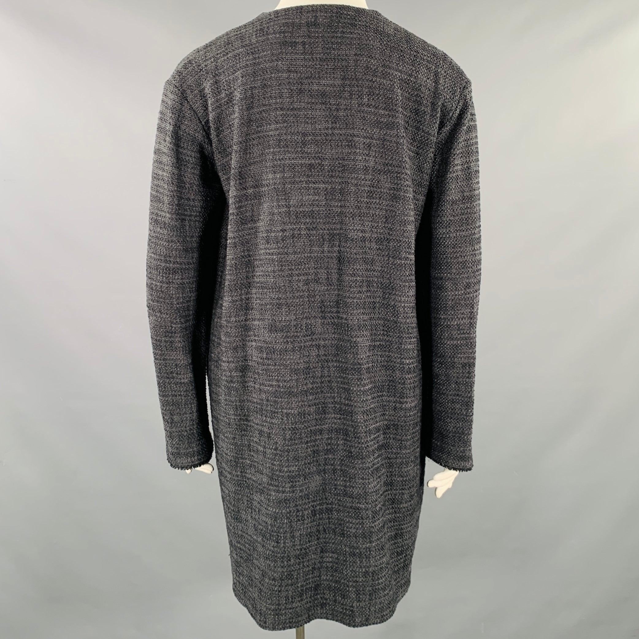Issey Miyake Taglia L Grigio Navy Cappotto monopetto con bottoni automatici In condizioni ottime in vendita a San Francisco, CA