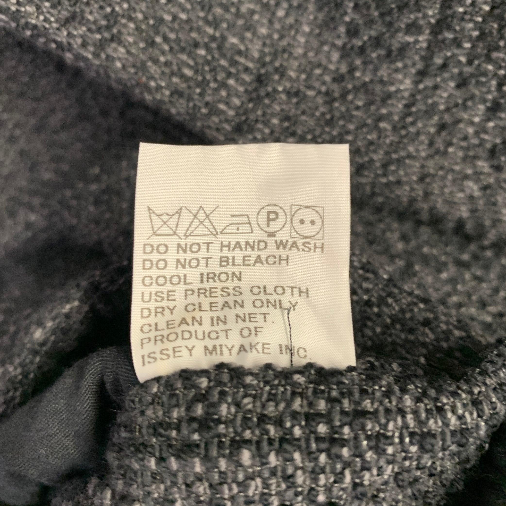 Issey Miyake Taglia L Grigio Navy Cappotto monopetto con bottoni automatici in vendita 2
