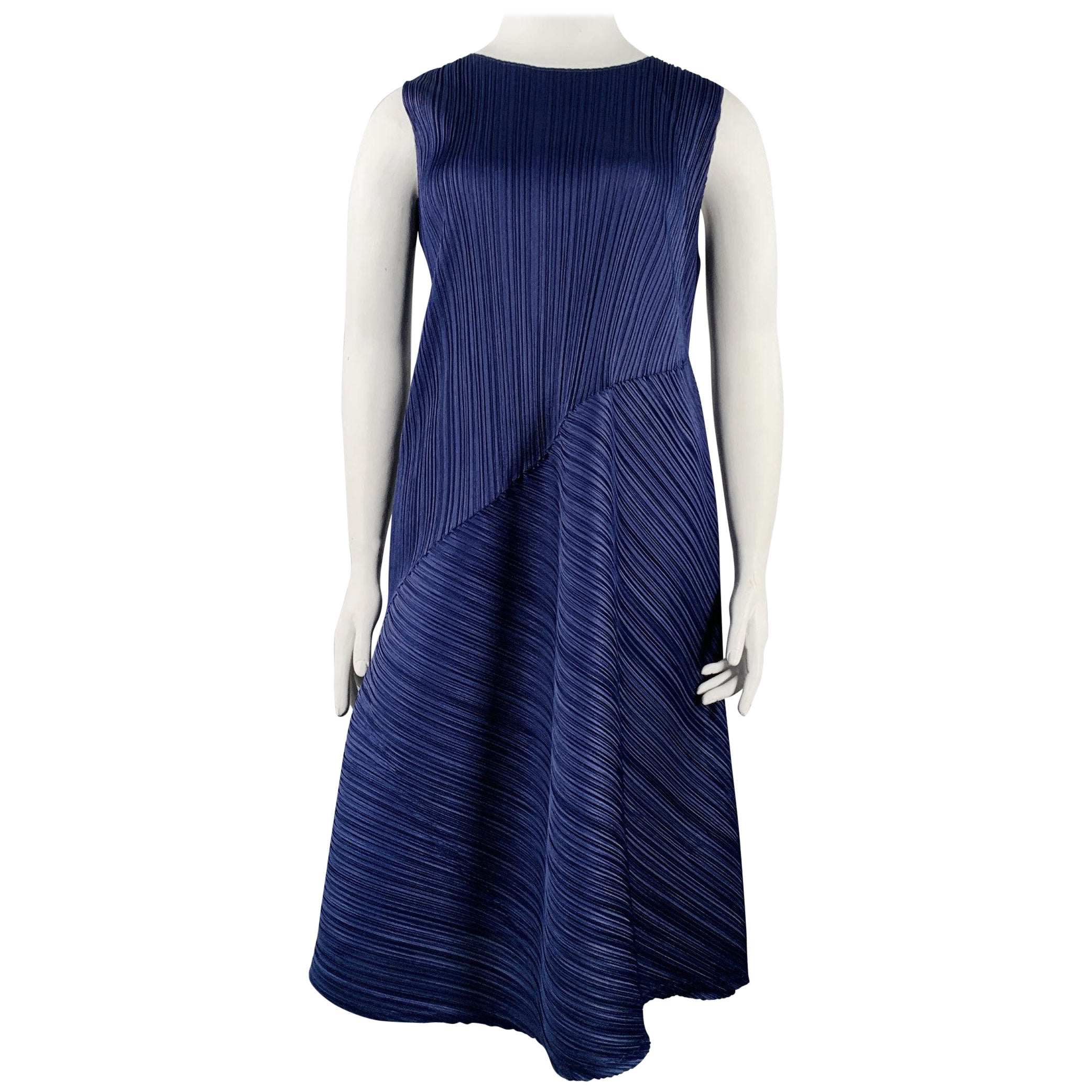 ISSEY MIYAKE Größe L Marineblaues plissiertes ärmelloses Kleid aus Polyester