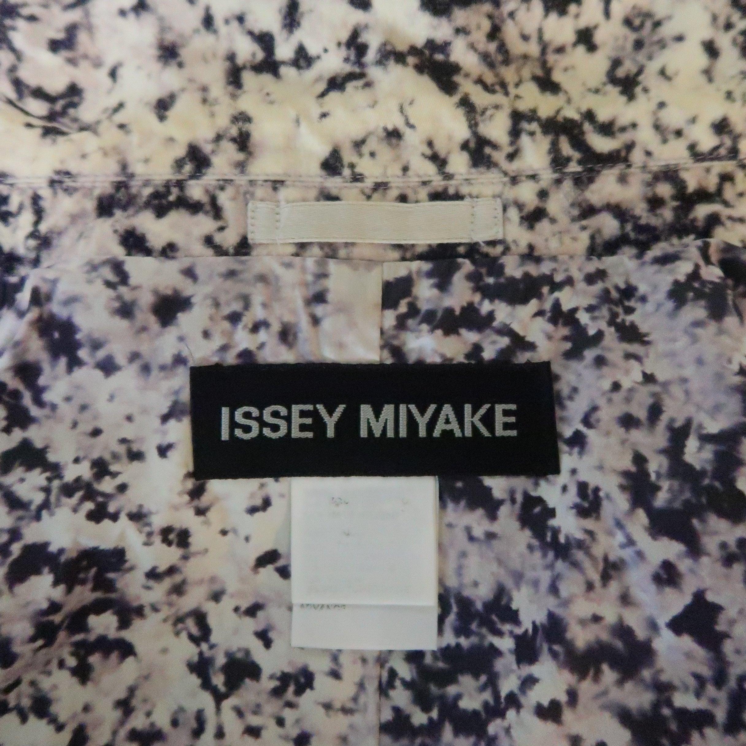 ISSEY MIYAKE Size M Beige Marble Print Notch Lapel Jacket For Sale 4
