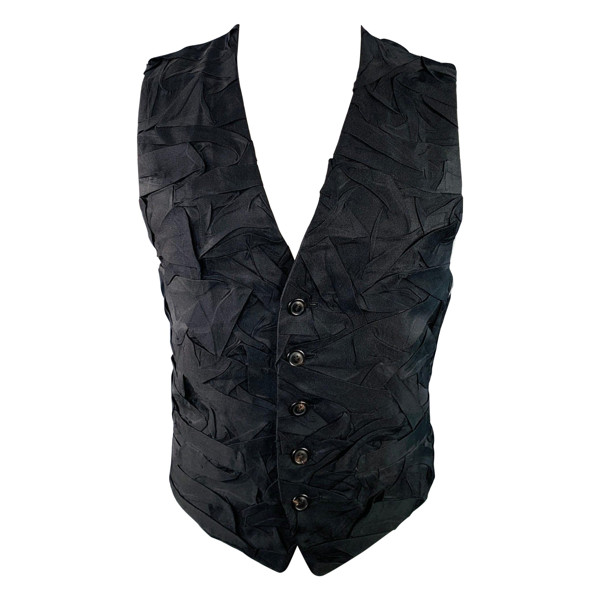 Issey Miyake Taille M Gilet col V en soie polyester plissée noire en vente