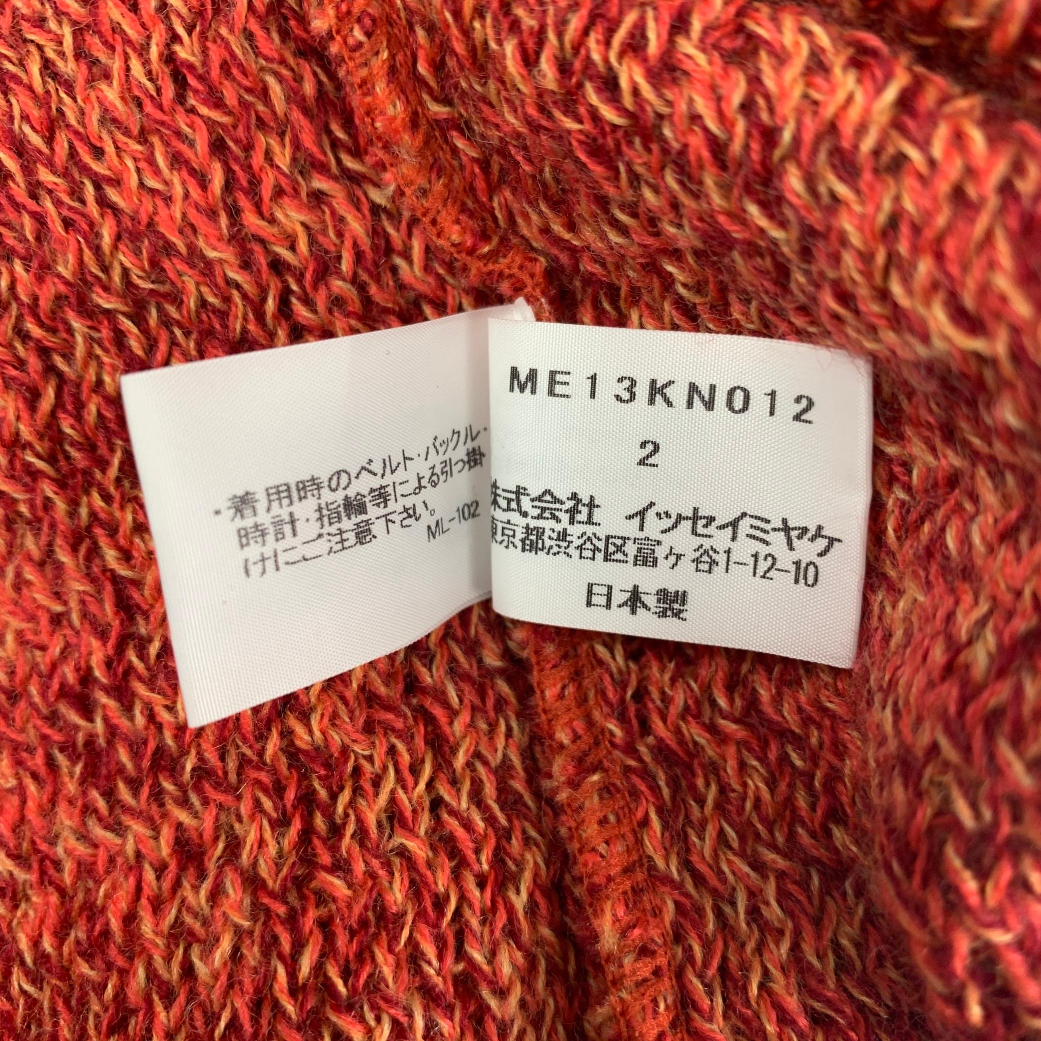 ISSEY MIYAKE Size M Red Orange Knit Crew-Neck Pullover In Good Condition In San Francisco, CA