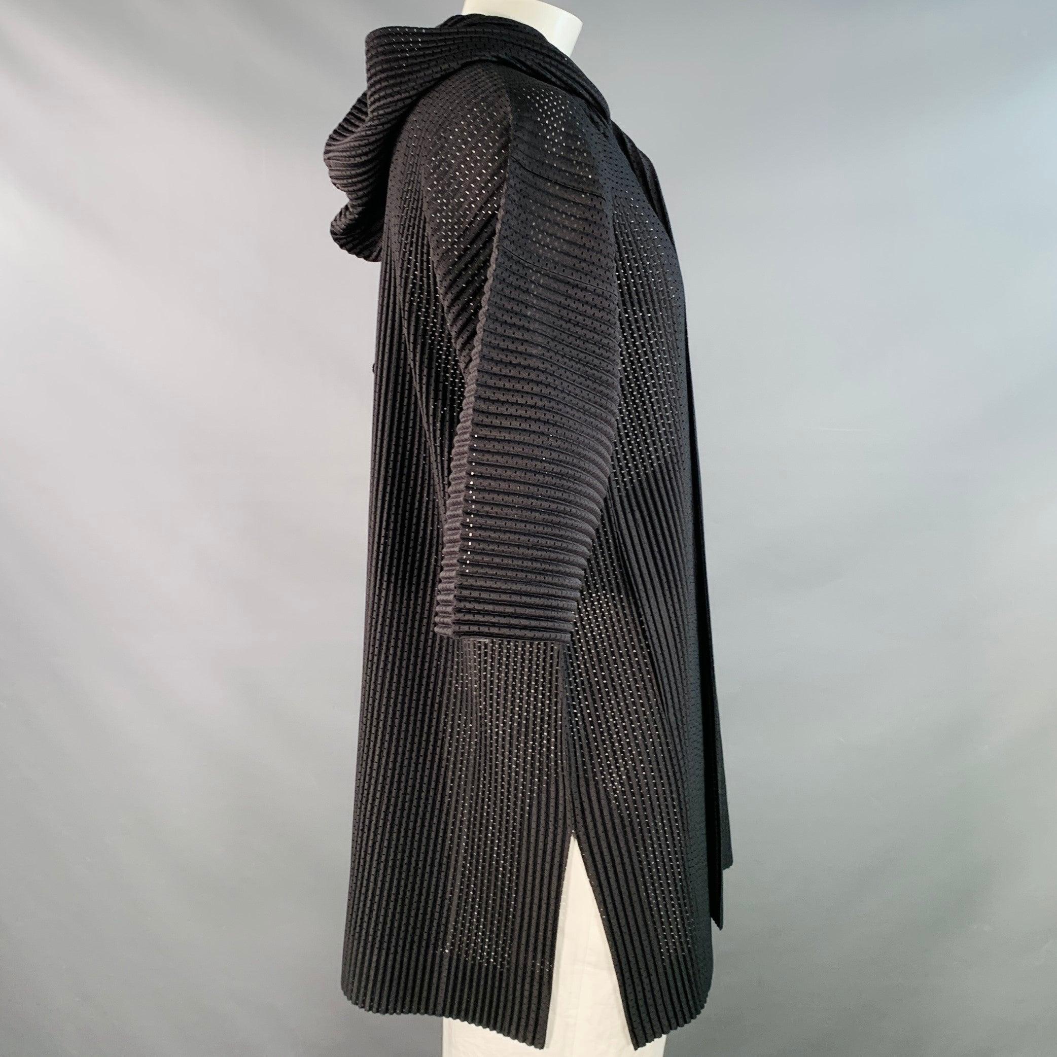 Issey Miyake Taglia S Giacca con cappuccio in poliestere nero traforato In condizioni ottime in vendita a San Francisco, CA