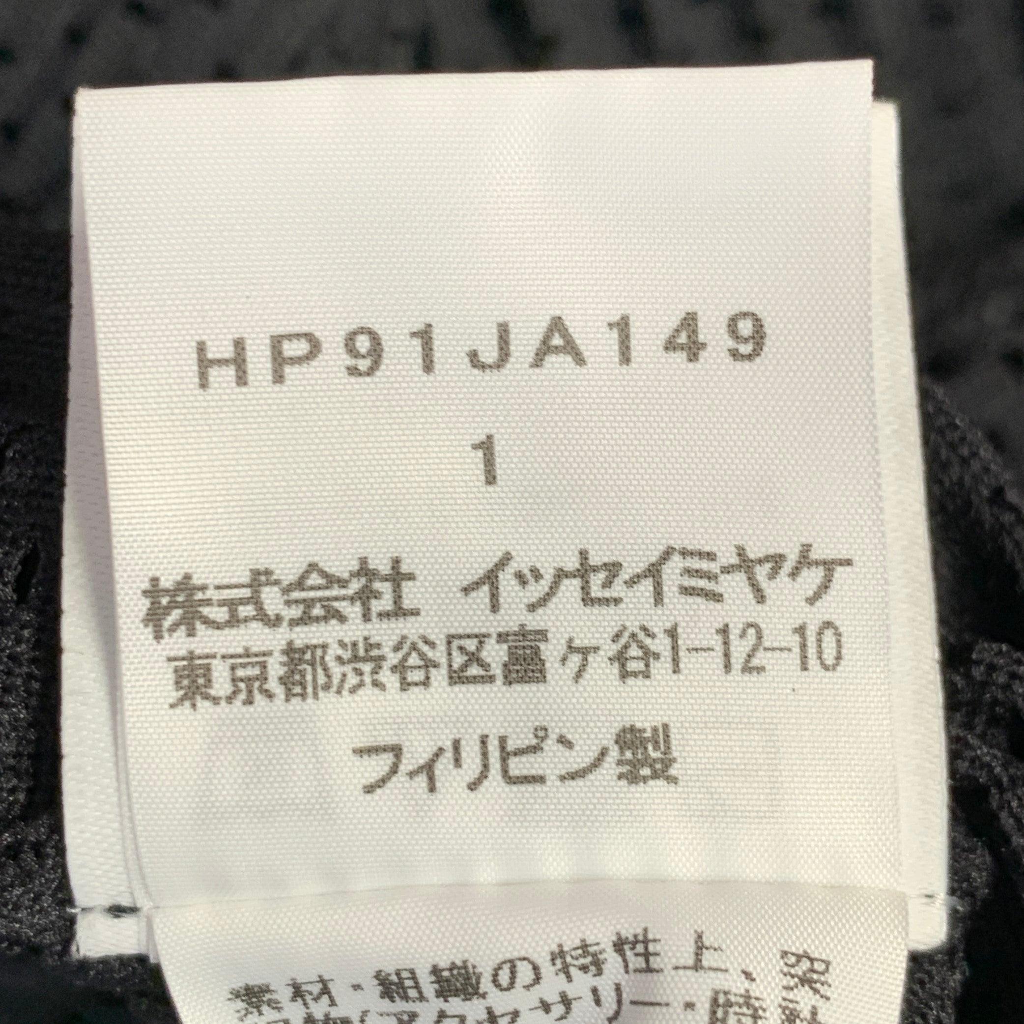 Issey Miyake Taglia S Giacca con cappuccio in poliestere nero traforato in vendita 3