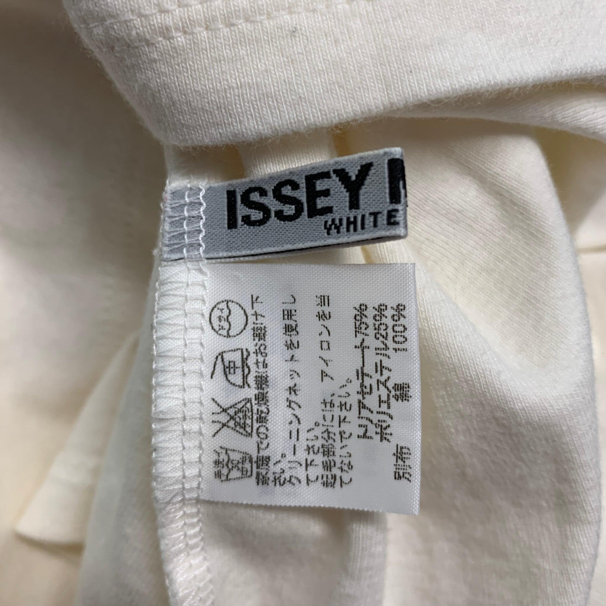 ISSEY MIYAKE Size S Cream Acetate Polyester Mock Neck Casual Top For Sale 1
