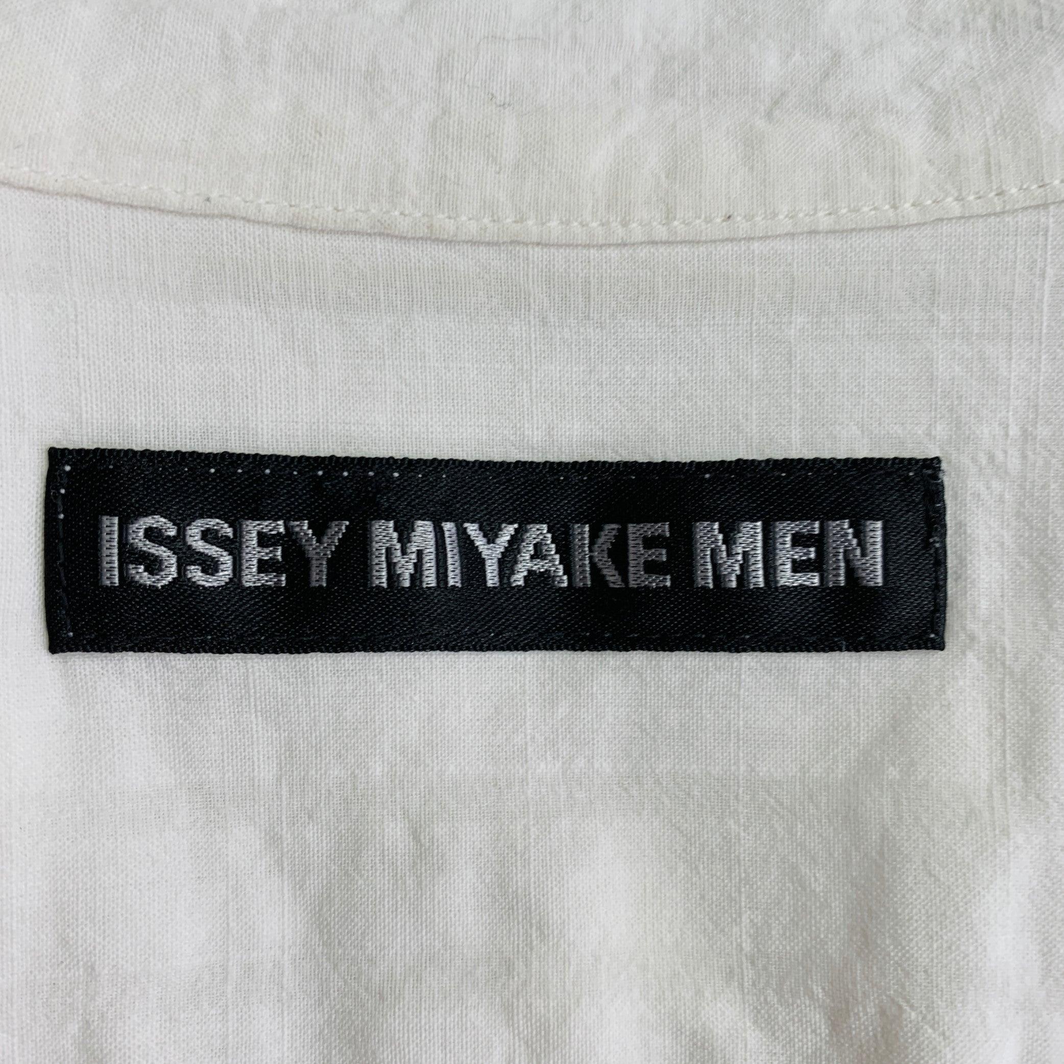 De los hombres ISSEY MIYAKE Talla S Camisa de manga corta de algodón arrugado con bolsillos de parche White en venta