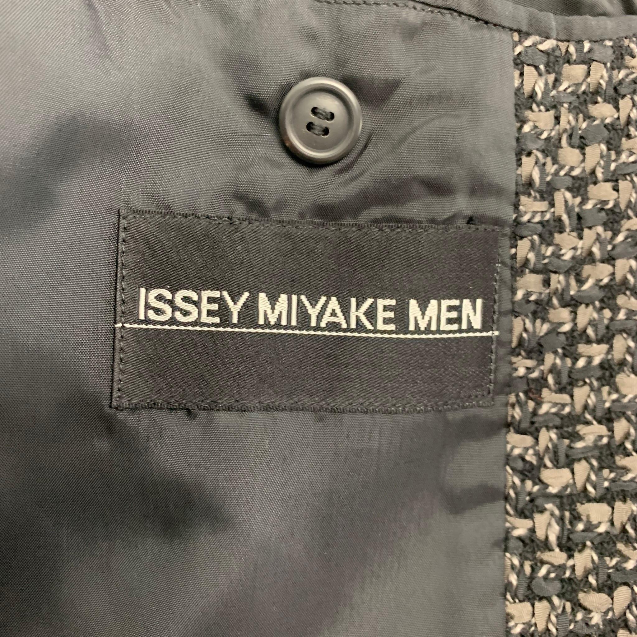 ISSEY MIYAKE Size XL Grey Black Knitted Wool Blend Collarless Coat In Good Condition In San Francisco, CA