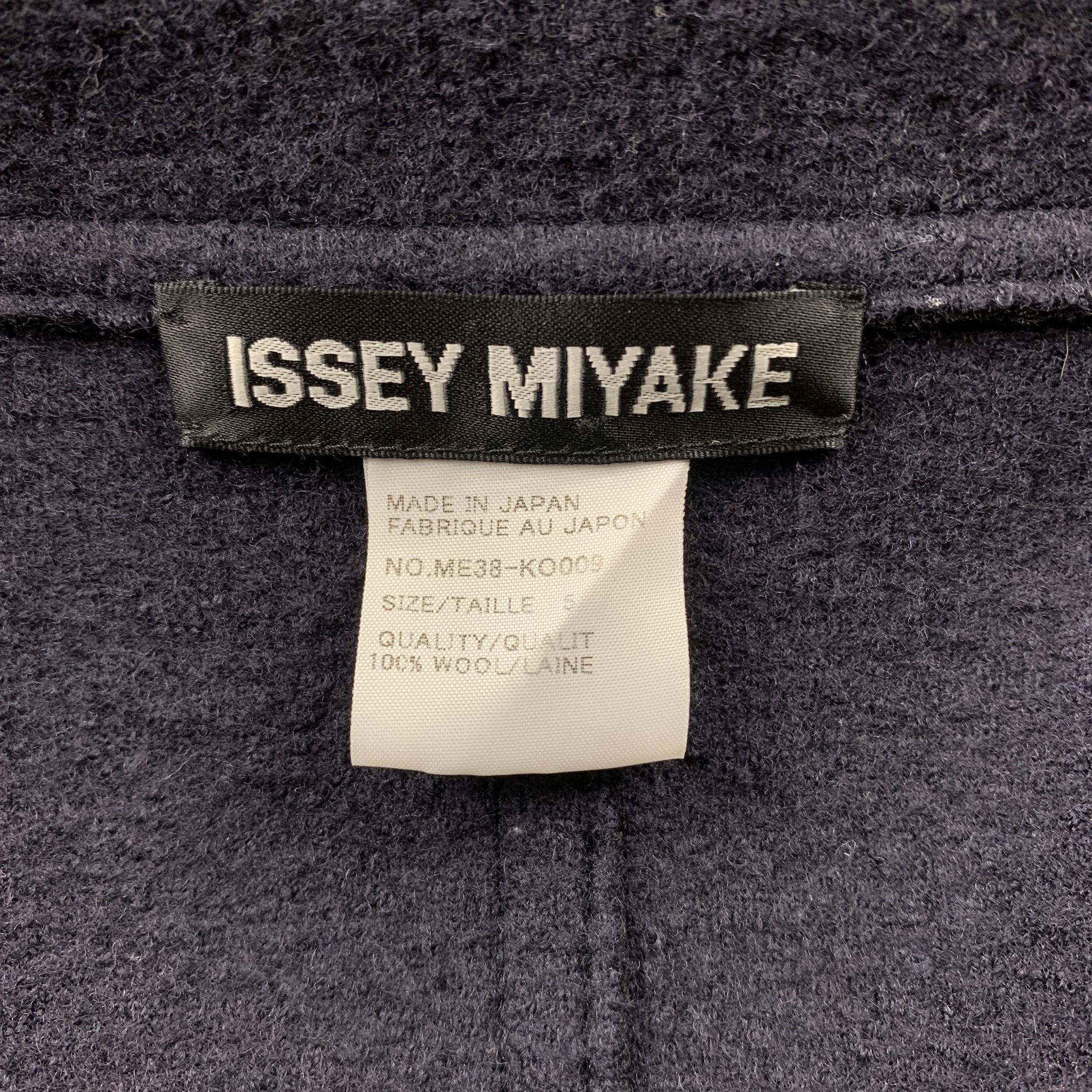 Black ISSEY MIYAKE Size XL Navy Textured Wool Notch Lapel Coat