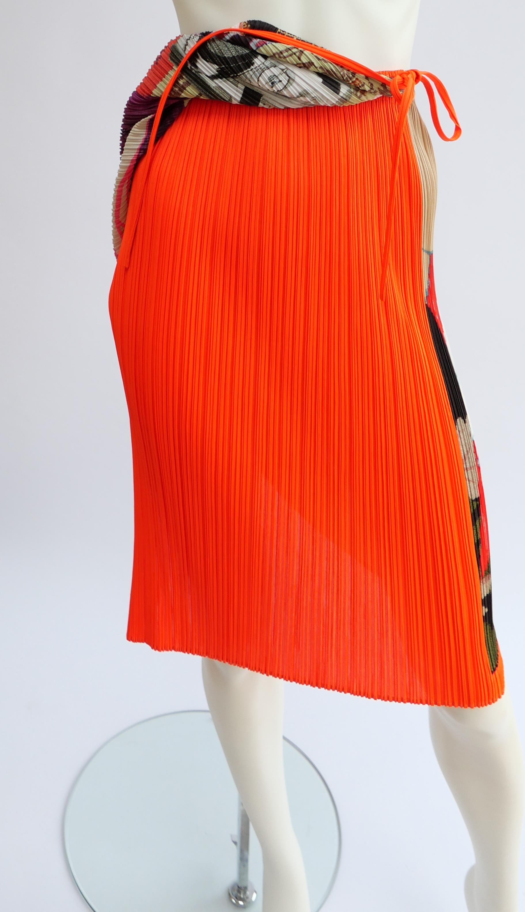 Issey Miyake Rock mit Kunstillustrationsdruck im Zustand „Gut“ im Angebot in London, GB
