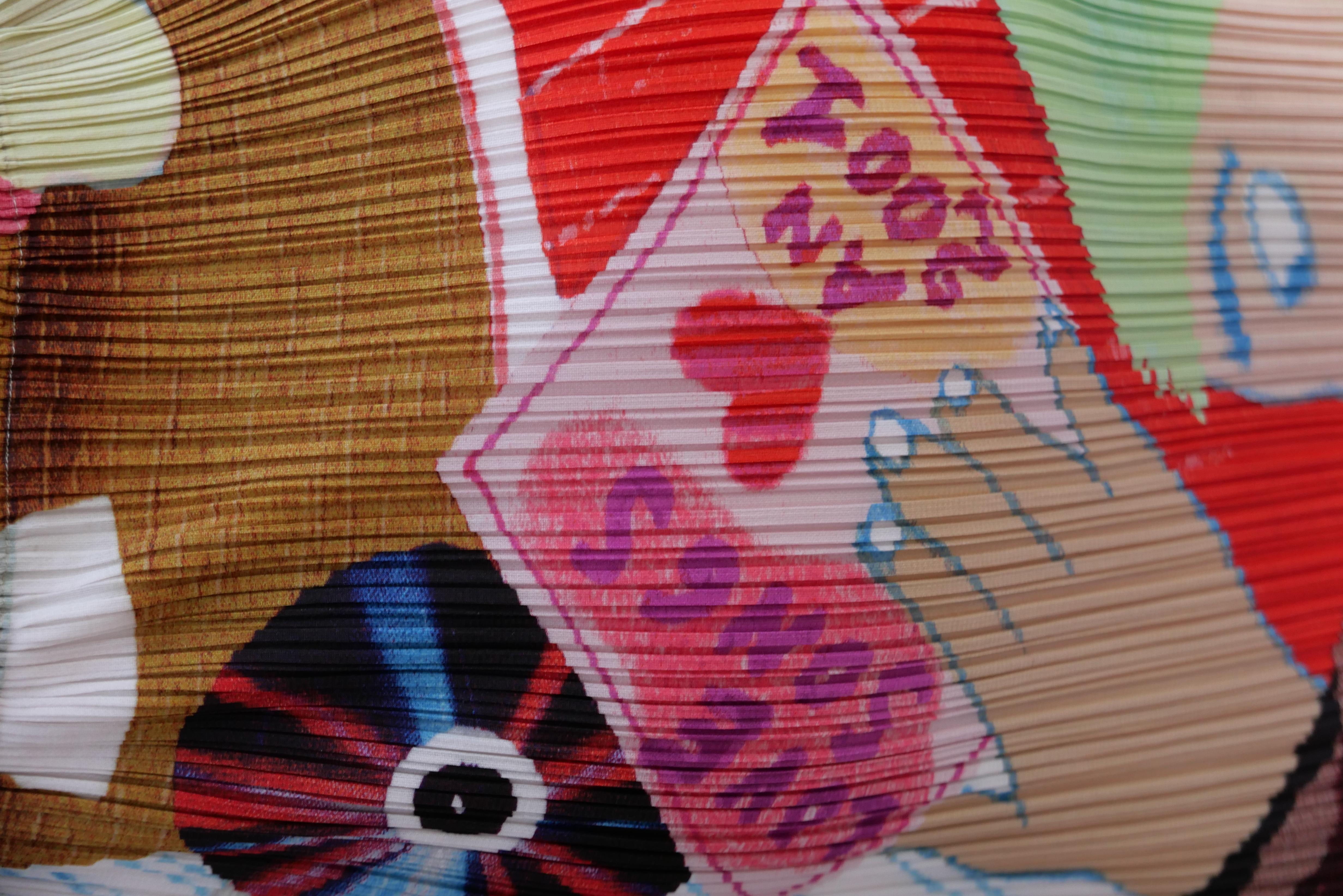 Issey Miyake Rock mit Kunstillustrationsdruck im Angebot 1
