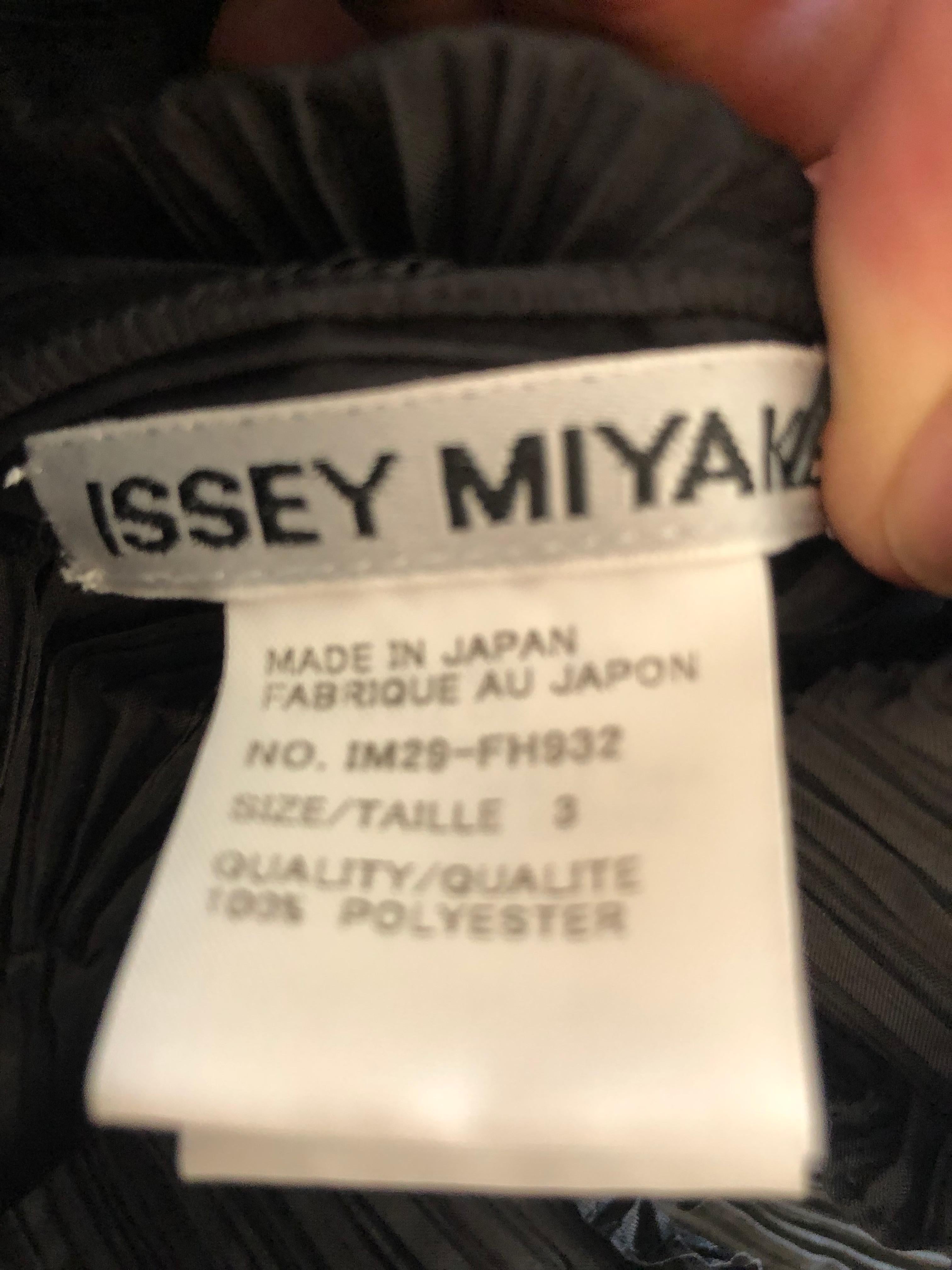 Issey Miyake Spiraling Sculptural Black Pleated Vintage Dress 3