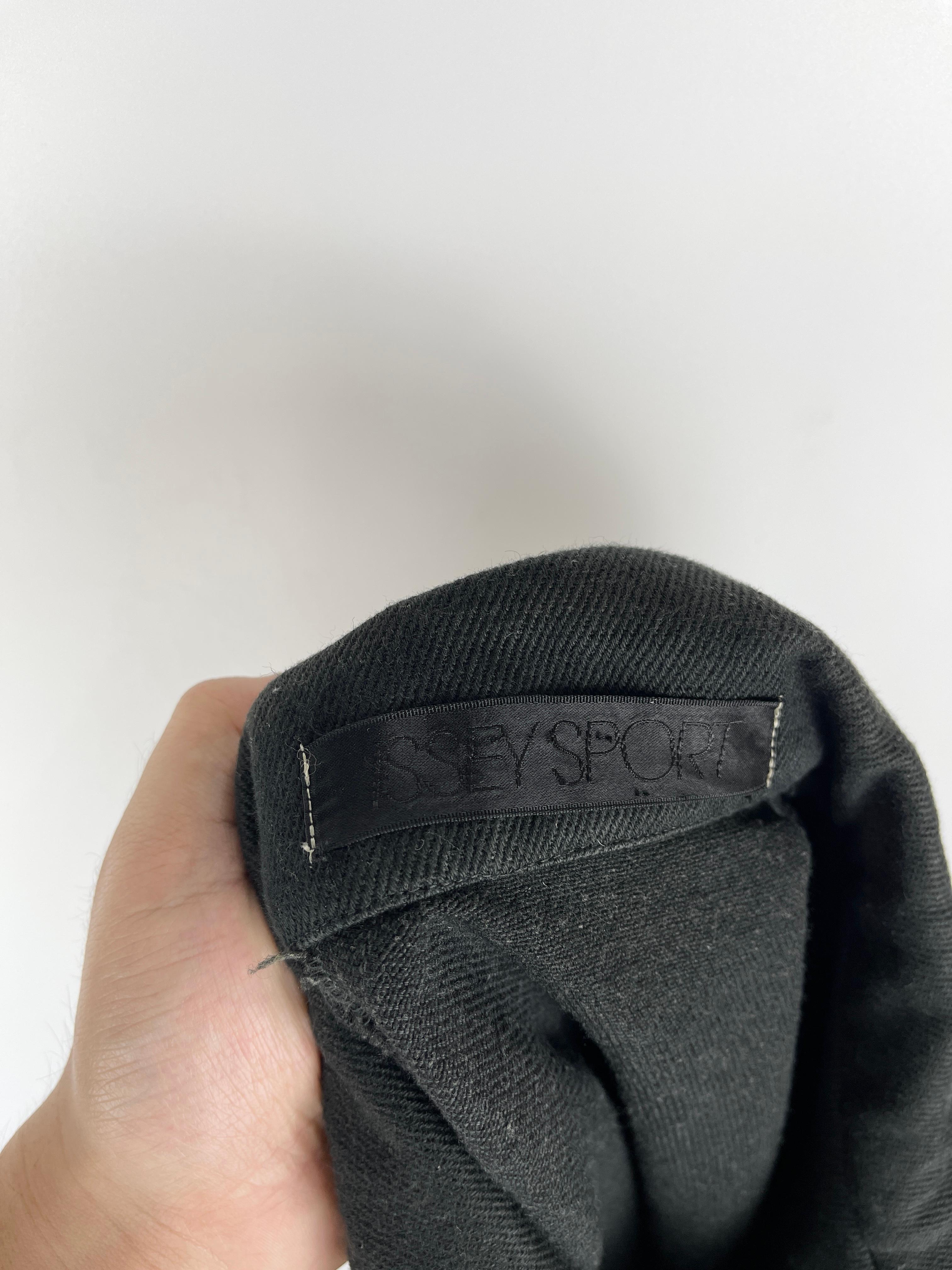 Vintage item from Issey Sport line by Tsumori Chisato. The piece was an alternative and modified version of the Double Breasted Peacoat.

Size: 9, equivalent to Medium men.

Condition: There are signs of usage overall for a 40 years old