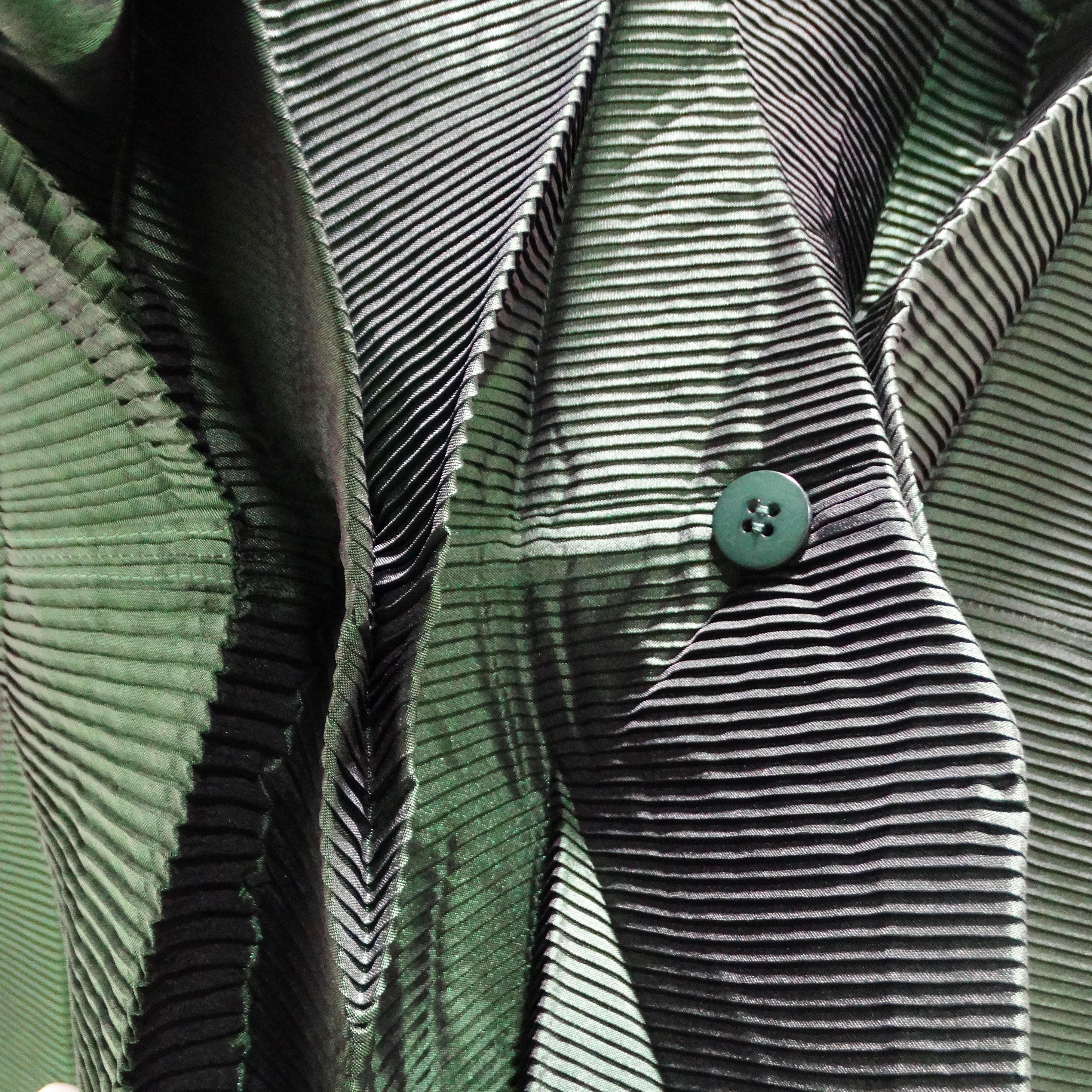 Issey Miyake Frühjahr 2008 Laufsteg Grünes plissiertes Kleid im Angebot 3