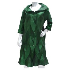 Issey Miyake Frühjahr 2008 Laufsteg Grünes plissiertes Kleid