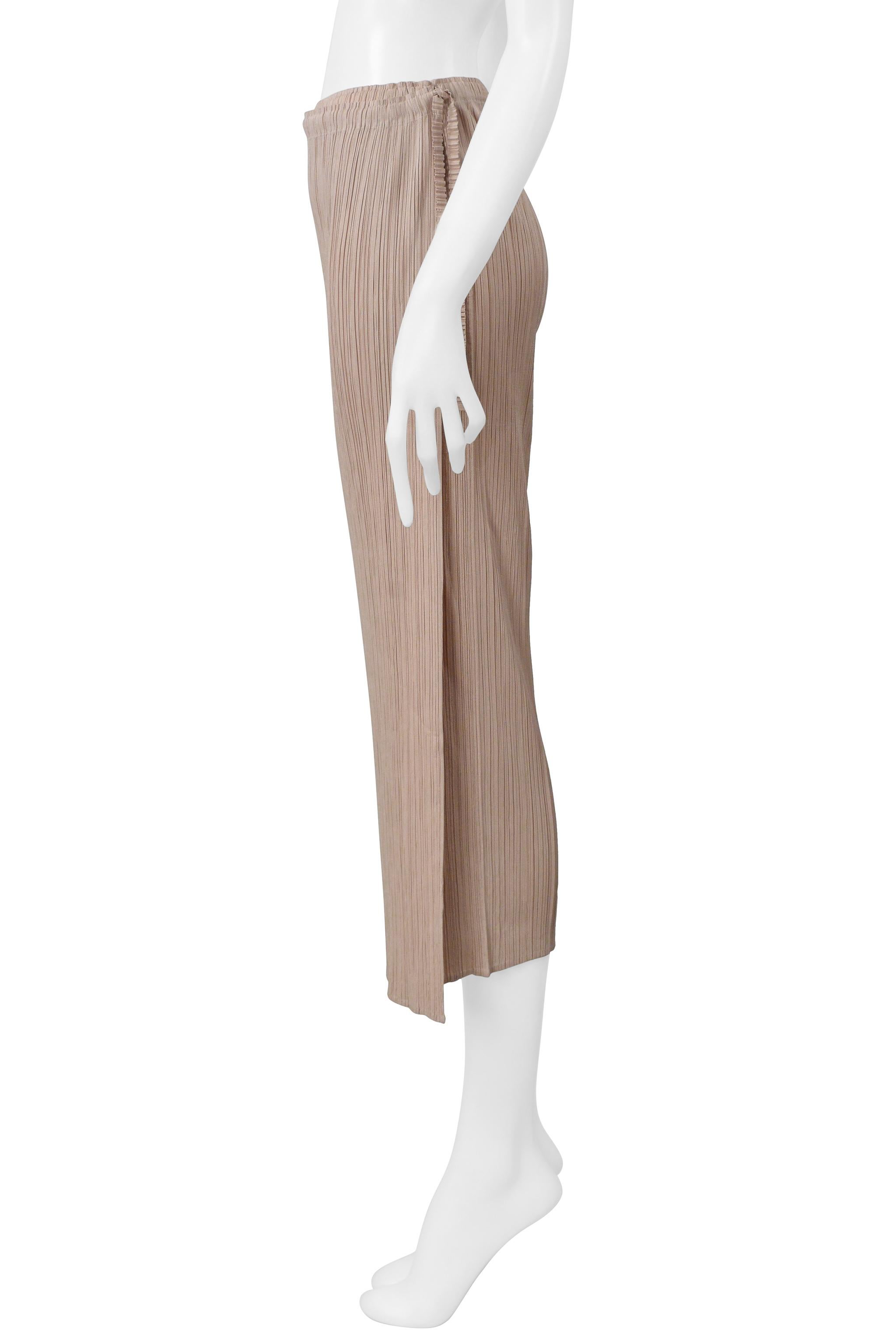 Issey Miyake Pantaloni plissettati con pannello frontale 2004 in vendita 2