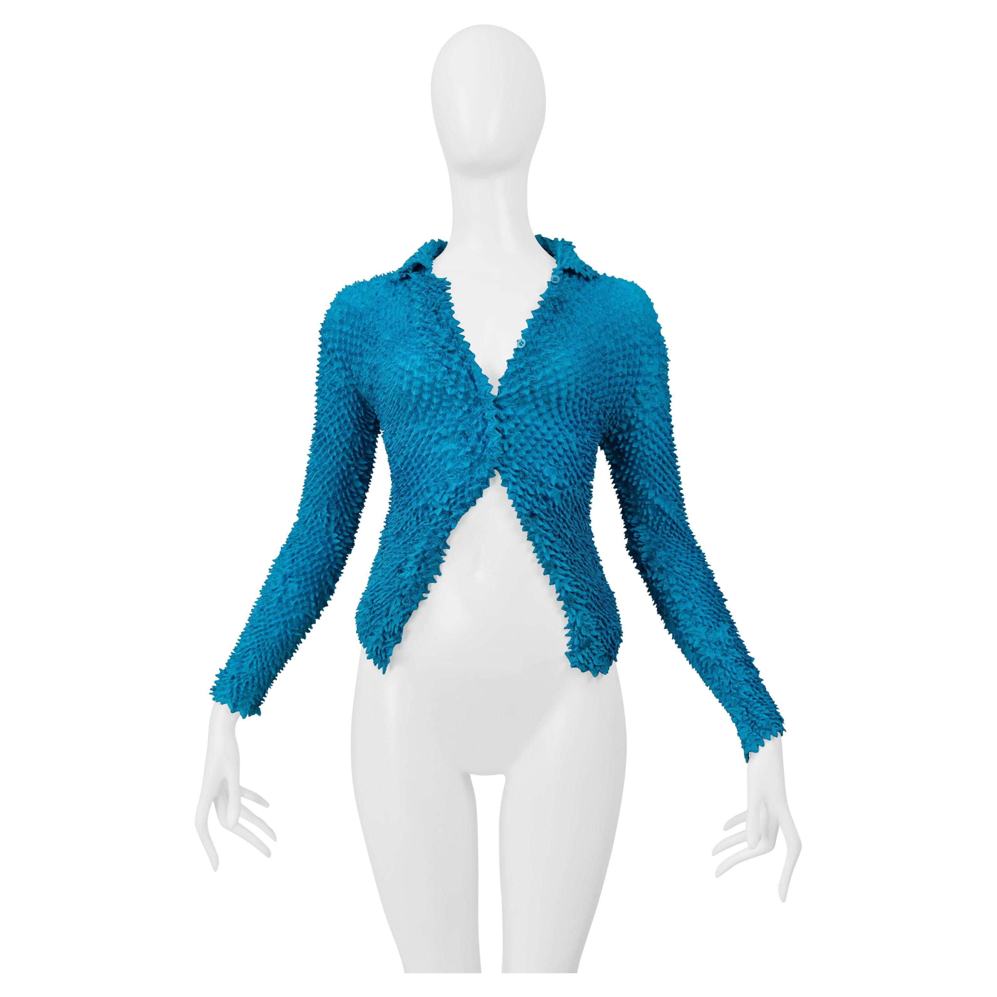 Issey Miyake - Camicia con bottoni turchese e pieghe a porcospino 2000-2001 in vendita