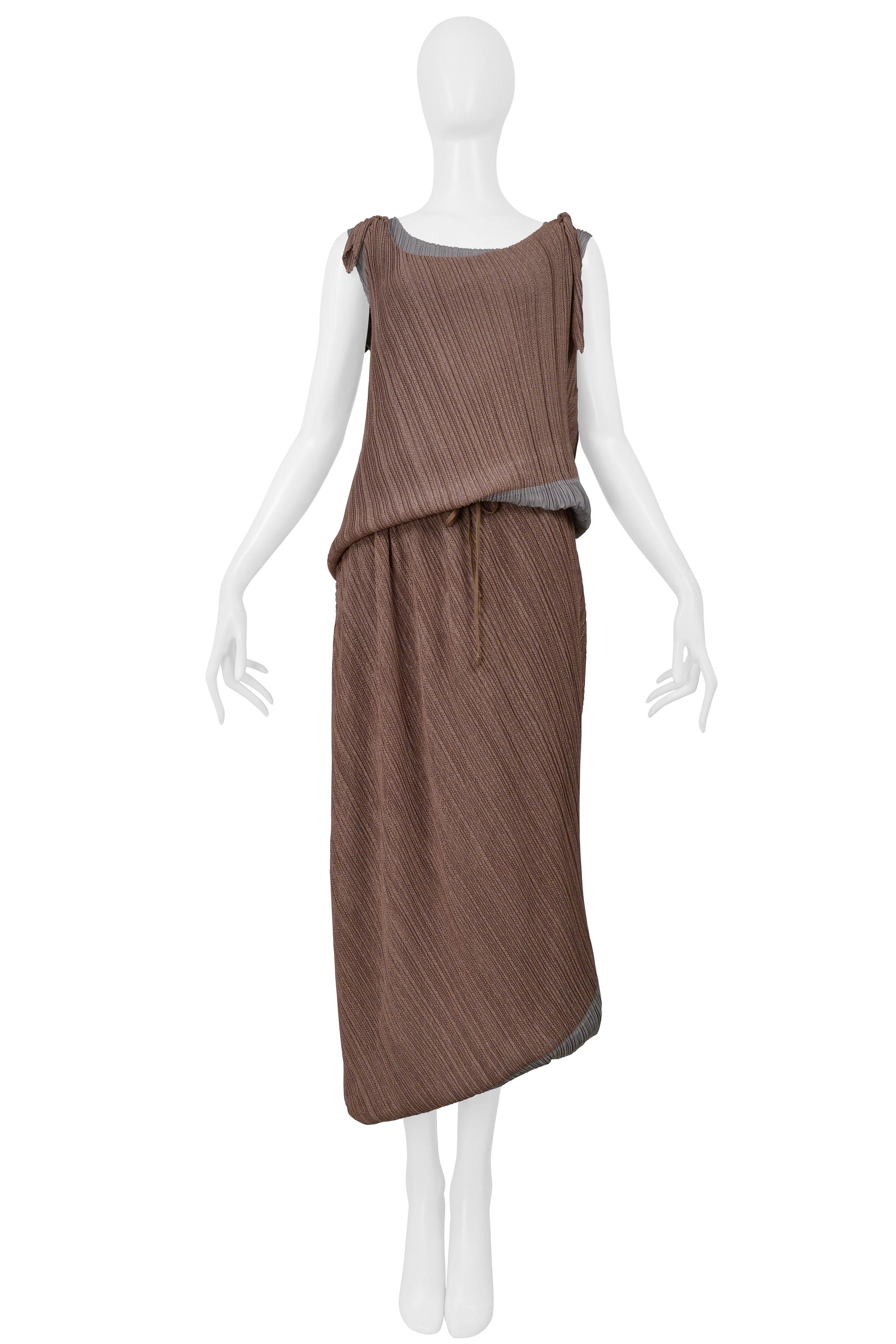 Issey Miyake Zweifarbig Braun und Grau Doppeltes Tanktop und Rock Cir. Ss 2005 im Zustand „Hervorragend“ im Angebot in Los Angeles, CA