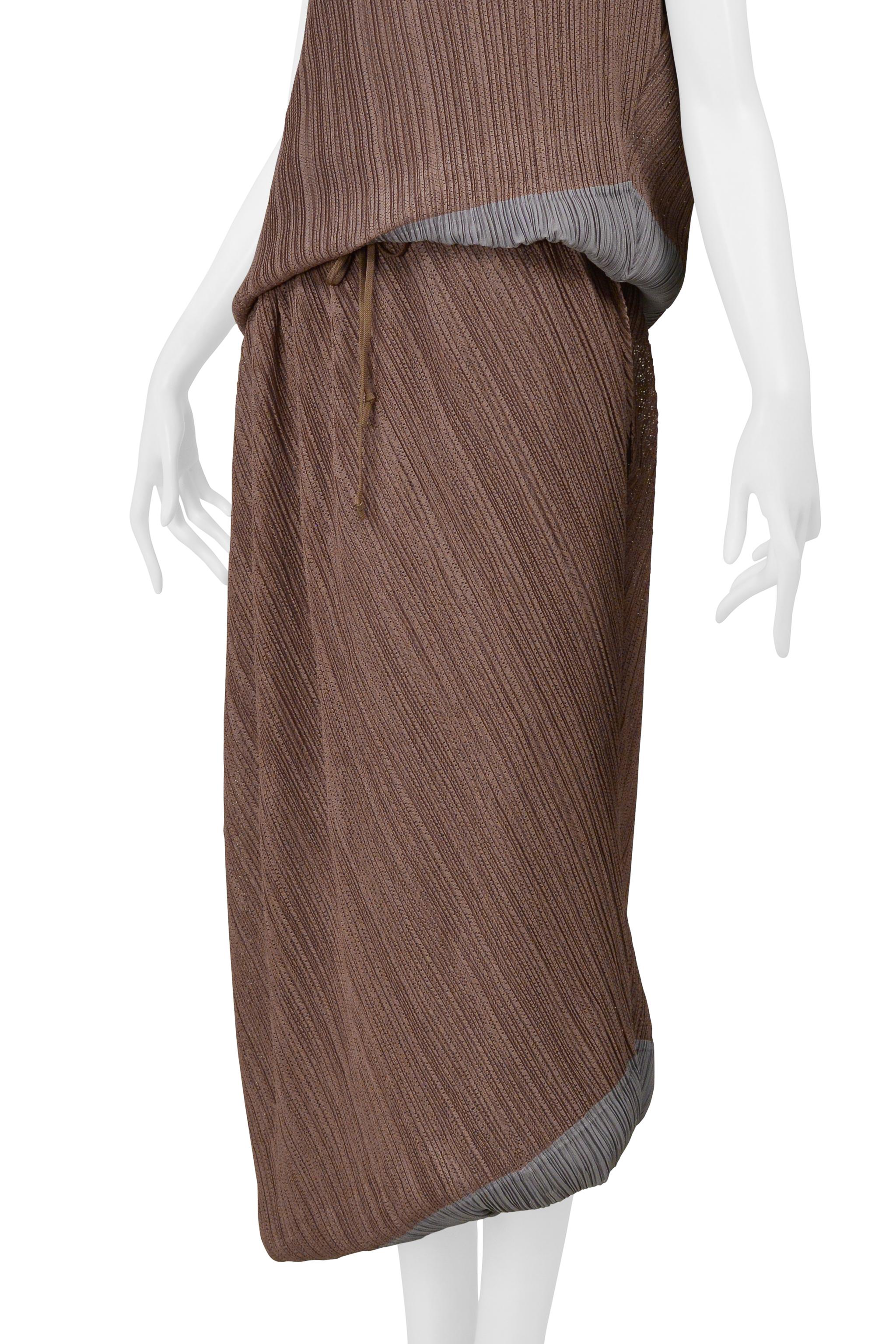 Issey Miyake Zweifarbig Braun und Grau Doppeltes Tanktop und Rock Cir. Ss 2005 Damen im Angebot