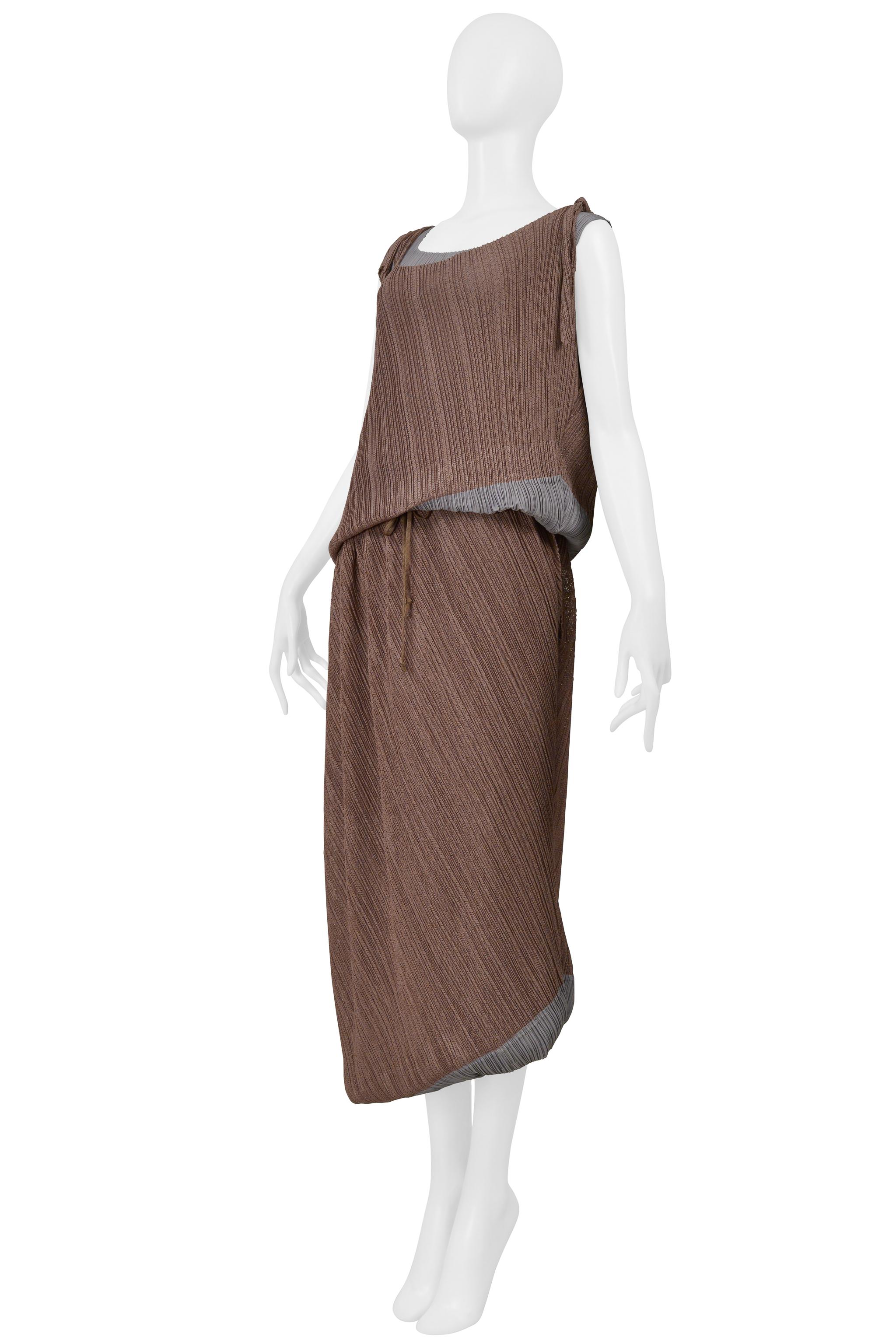 Issey Miyake Zweifarbig Braun und Grau Doppeltes Tanktop und Rock Cir. Ss 2005 im Angebot 1