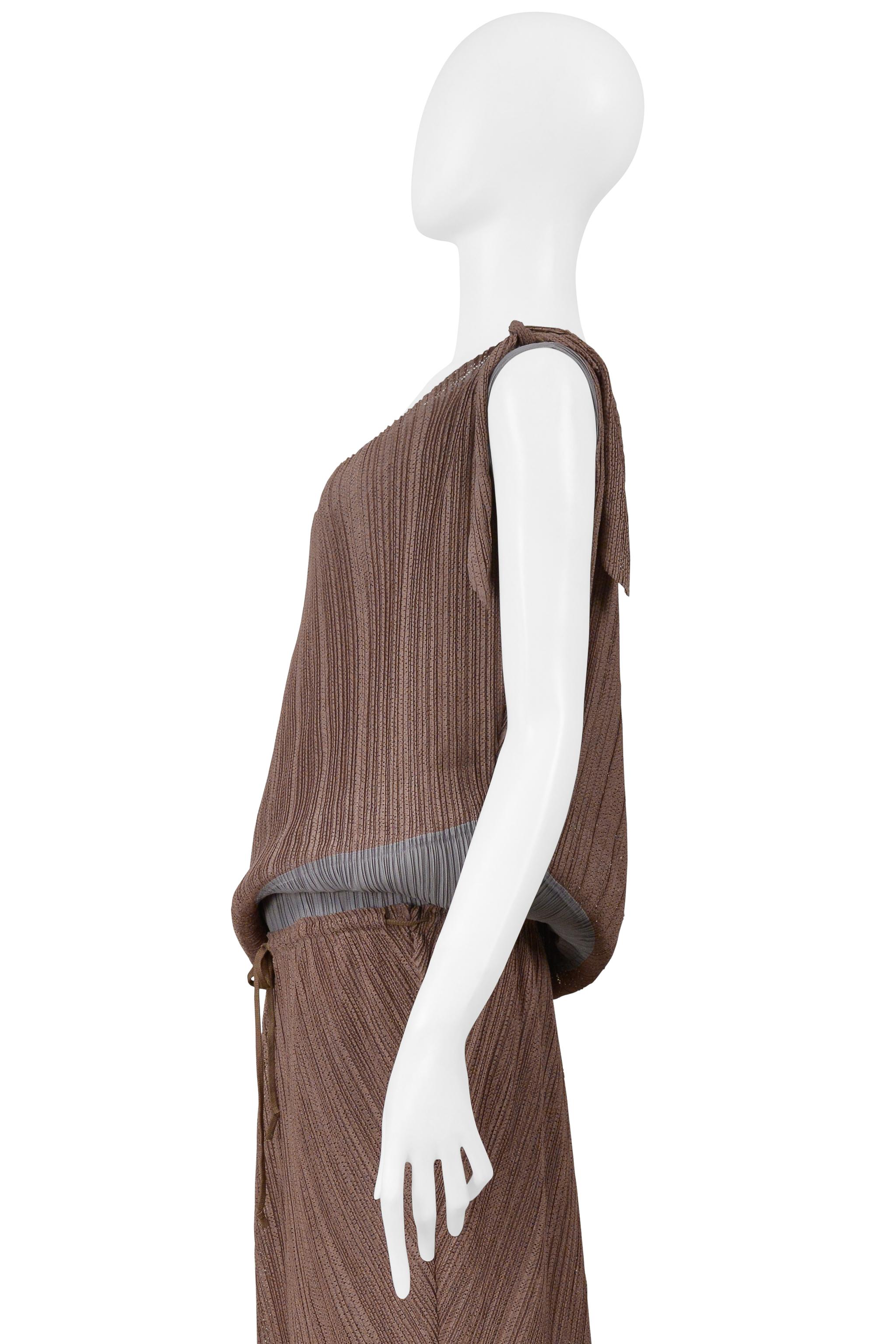 Issey Miyake Zweifarbig Braun und Grau Doppeltes Tanktop und Rock Cir. Ss 2005 im Angebot 2