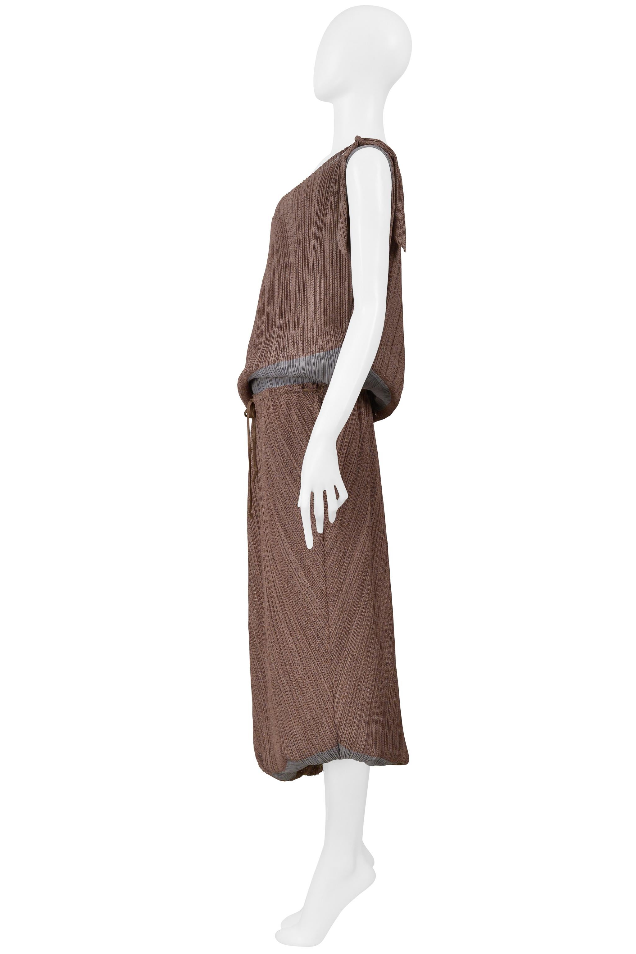 Issey Miyake Zweifarbig Braun und Grau Doppeltes Tanktop und Rock Cir. Ss 2005 im Angebot 3