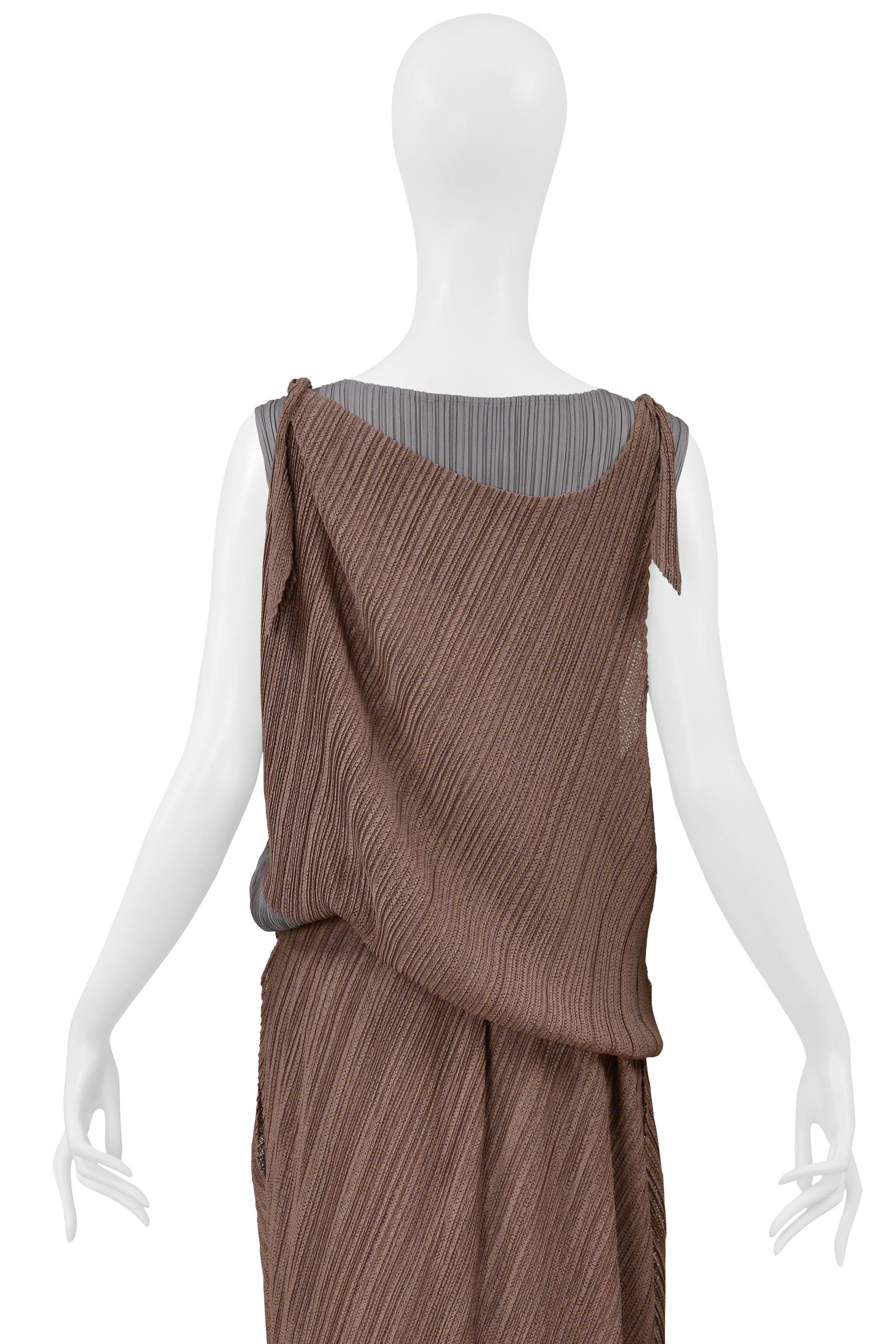 Issey Miyake Zweifarbig Braun und Grau Doppeltes Tanktop und Rock Cir. Ss 2005 im Angebot 4