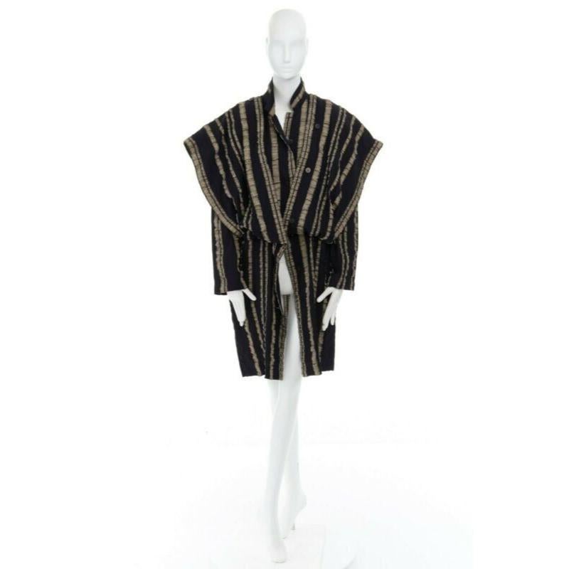 ISSEY MIYAKE Vintage 1980s black gold striped samurai shoulder wool coat M US8
Reference: TGAS/A01064
Brand: Issey Miyake
Material: 100% Wool
Color: Black, Gold
Pattern: Striped
Closure: Button
Extra Details: 100% wool. Black beige vertical stripes.