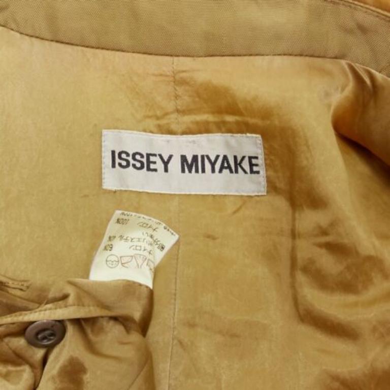 Issey Miyake Giacca vintage anni '80 cachi marrone a contrasto con colletto tagliato in 3D, M. I. in vendita 3