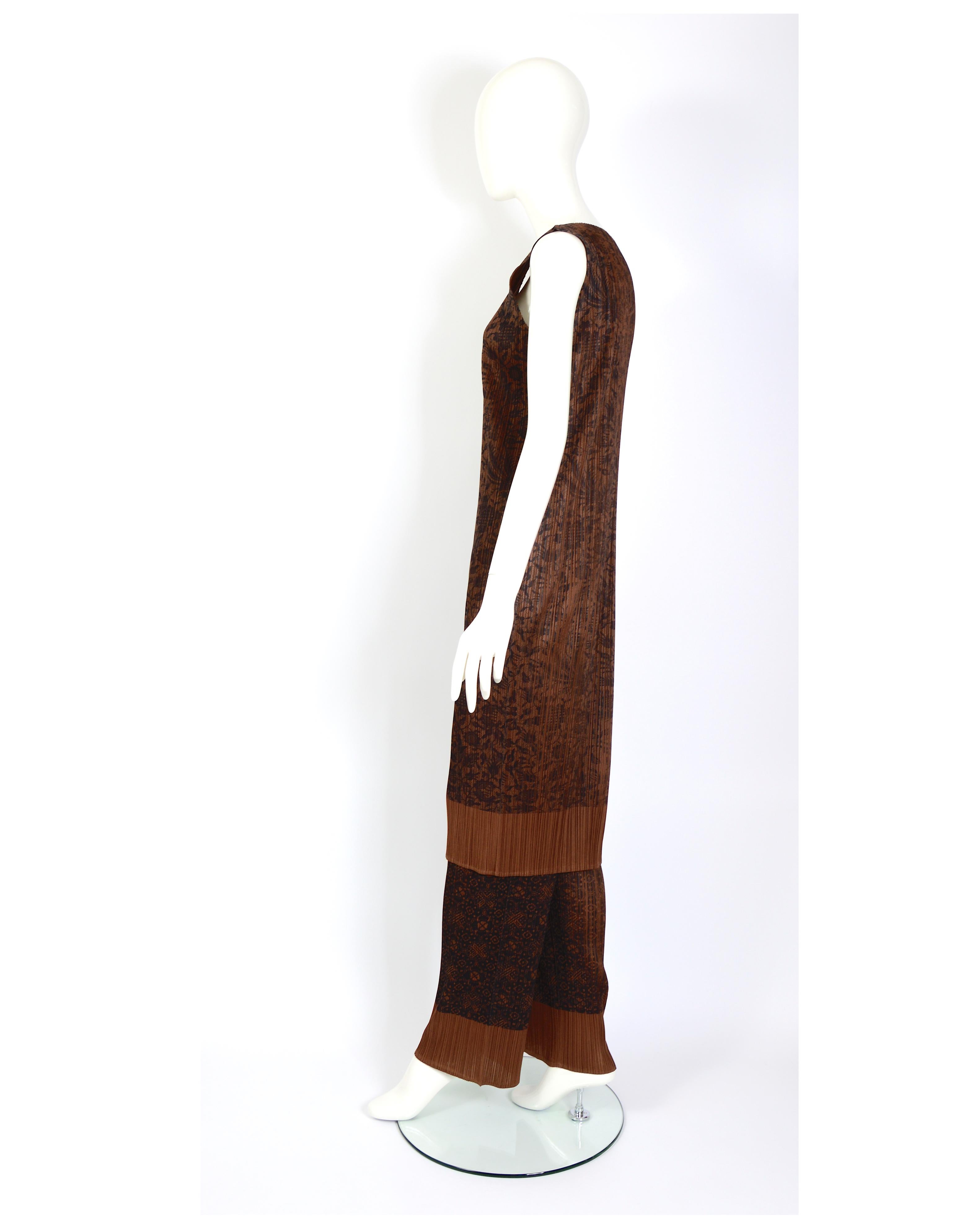 Issey Miyake vintage 1990s brown printed pleats dress and matching pants set For Sale 3