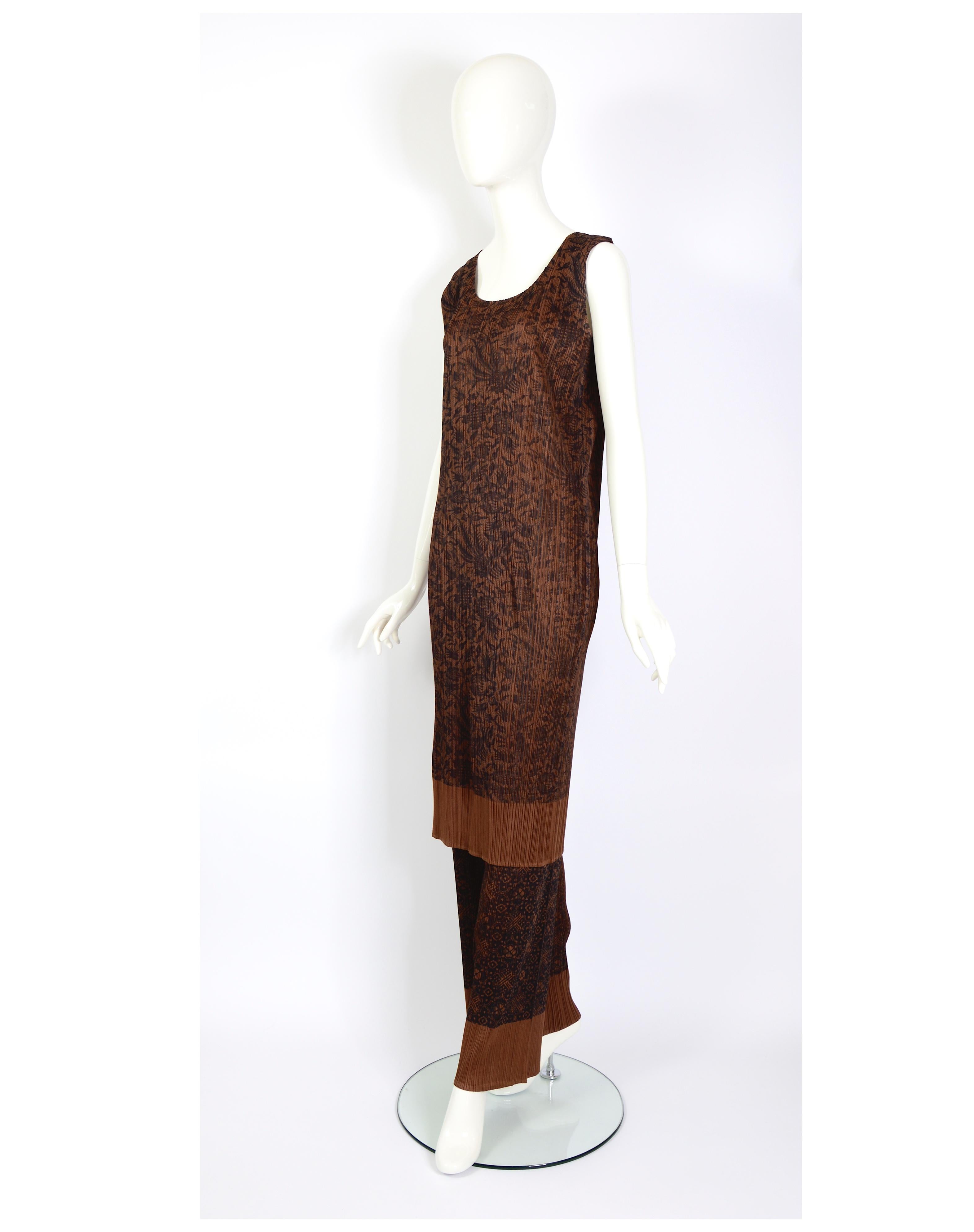 Issey Miyake vintage 1990s brown printed pleats dress and matching pants set For Sale 4